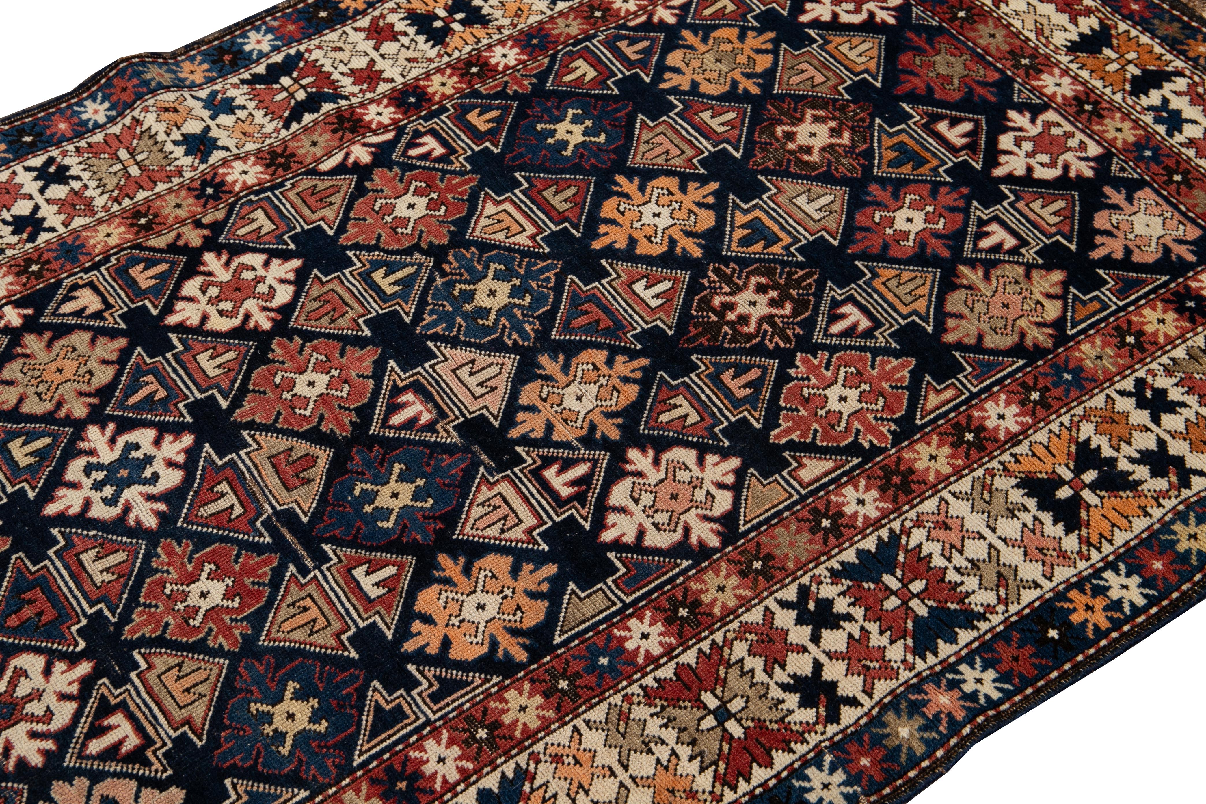 Noué à la main Tapis en laine caucasien ancien du début du 20e siècle en vente