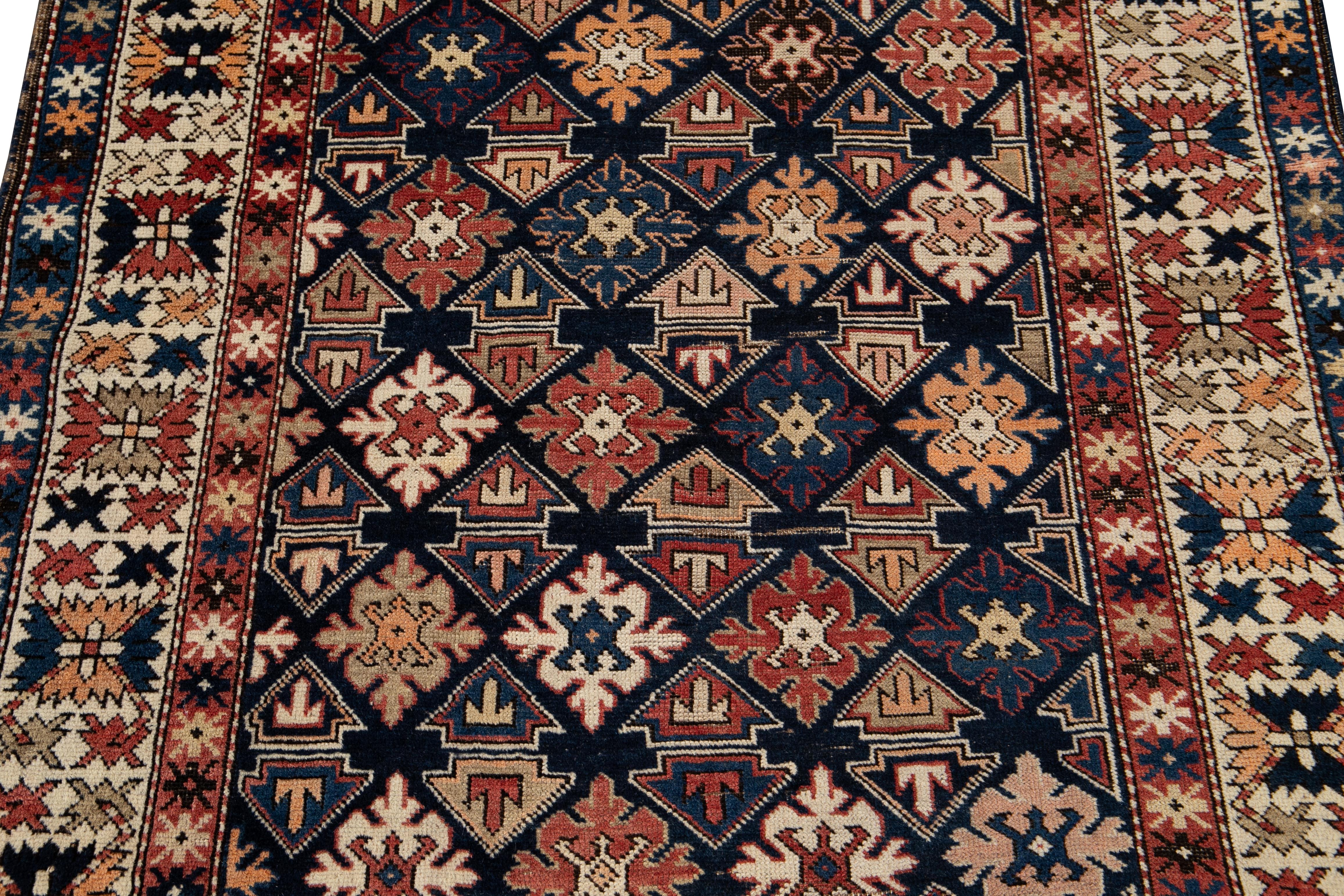 Laine Tapis en laine caucasien ancien du début du 20e siècle en vente