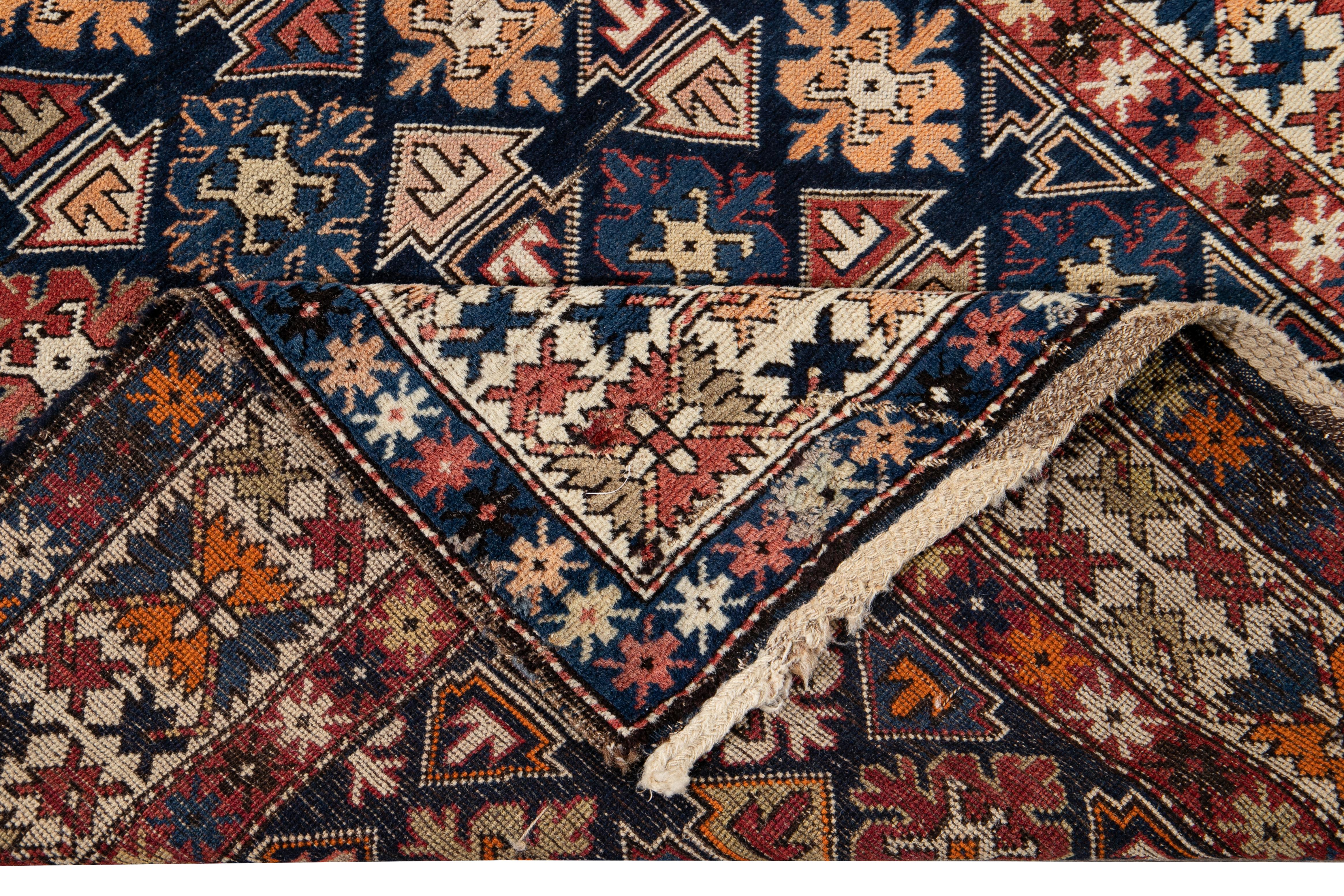 Tapis en laine caucasien ancien du début du 20e siècle en vente 2