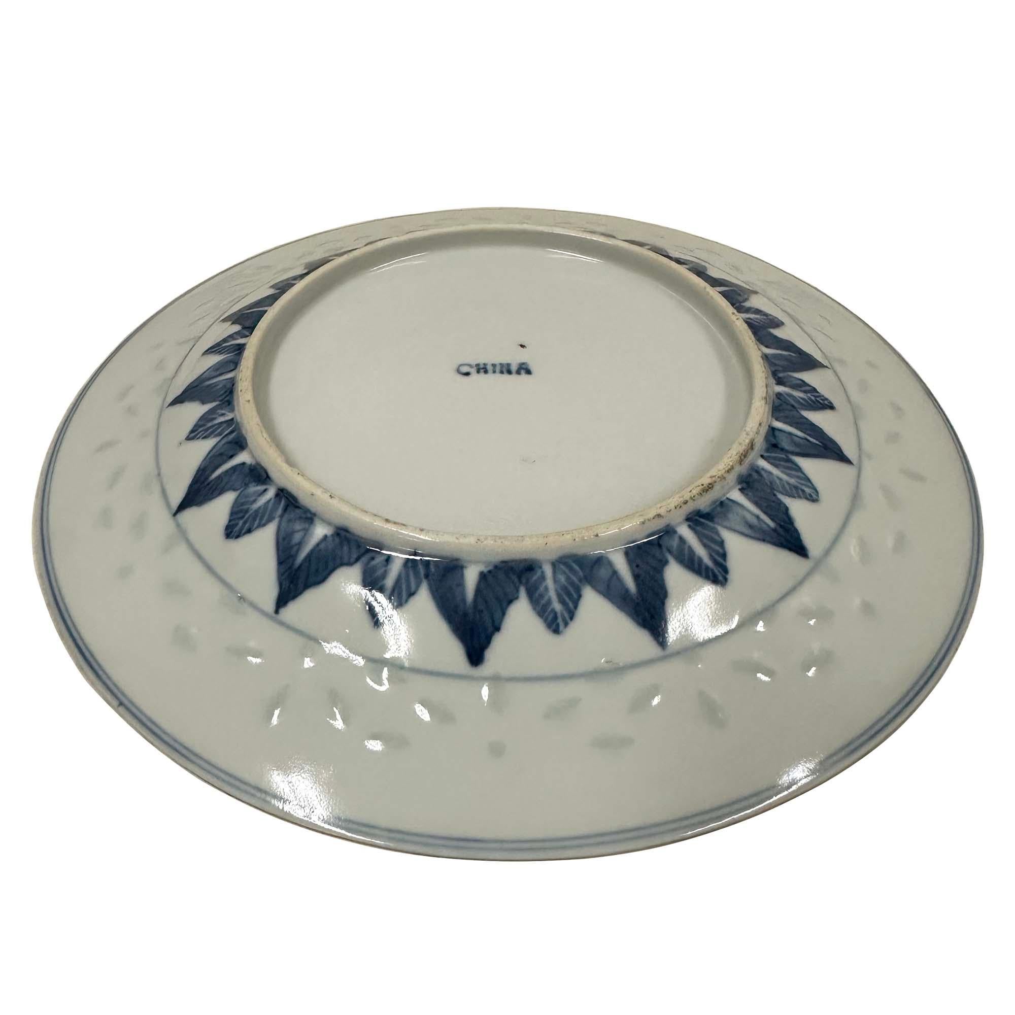 Porcelaine Assiette ancienne en porcelaine chinoise bleue et blanche du début du 20e siècle en vente