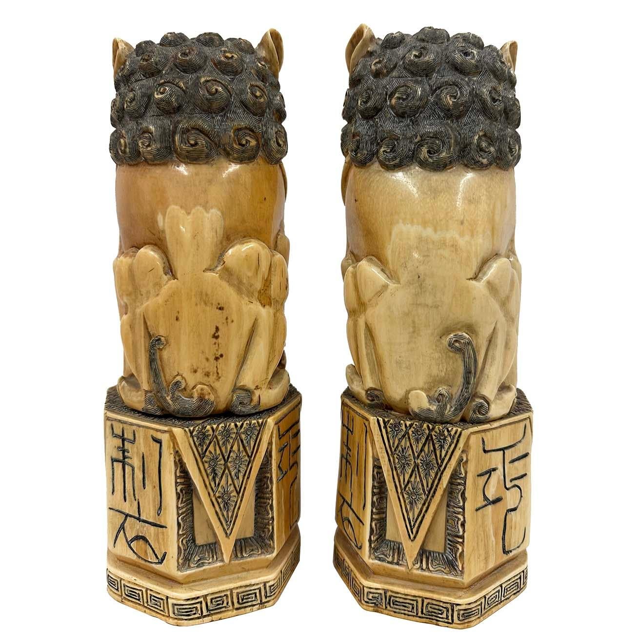Paire d'anciens chiens de chasse chinois en faux ivoire sculptés du début du 20e siècle en vente 4