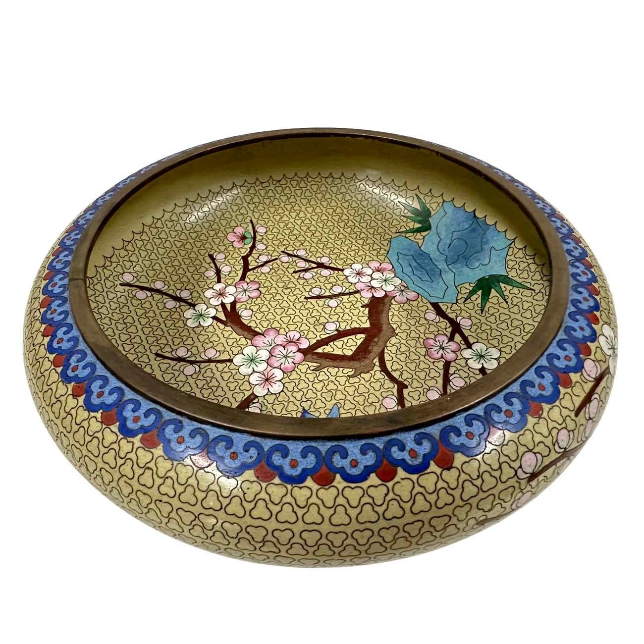 Bol en cloisonné chinois ancien du début du 20e siècle Bon état - En vente à Pomona, CA
