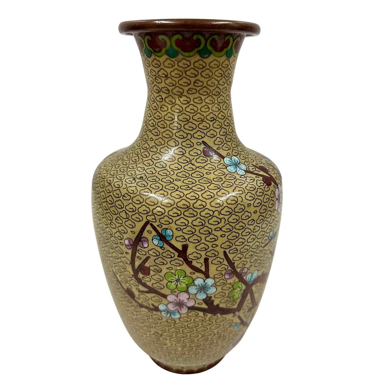 Early 20th Century Antique Chinese Cloisonne Vase In Good Condition For Sale In Pomona, CA