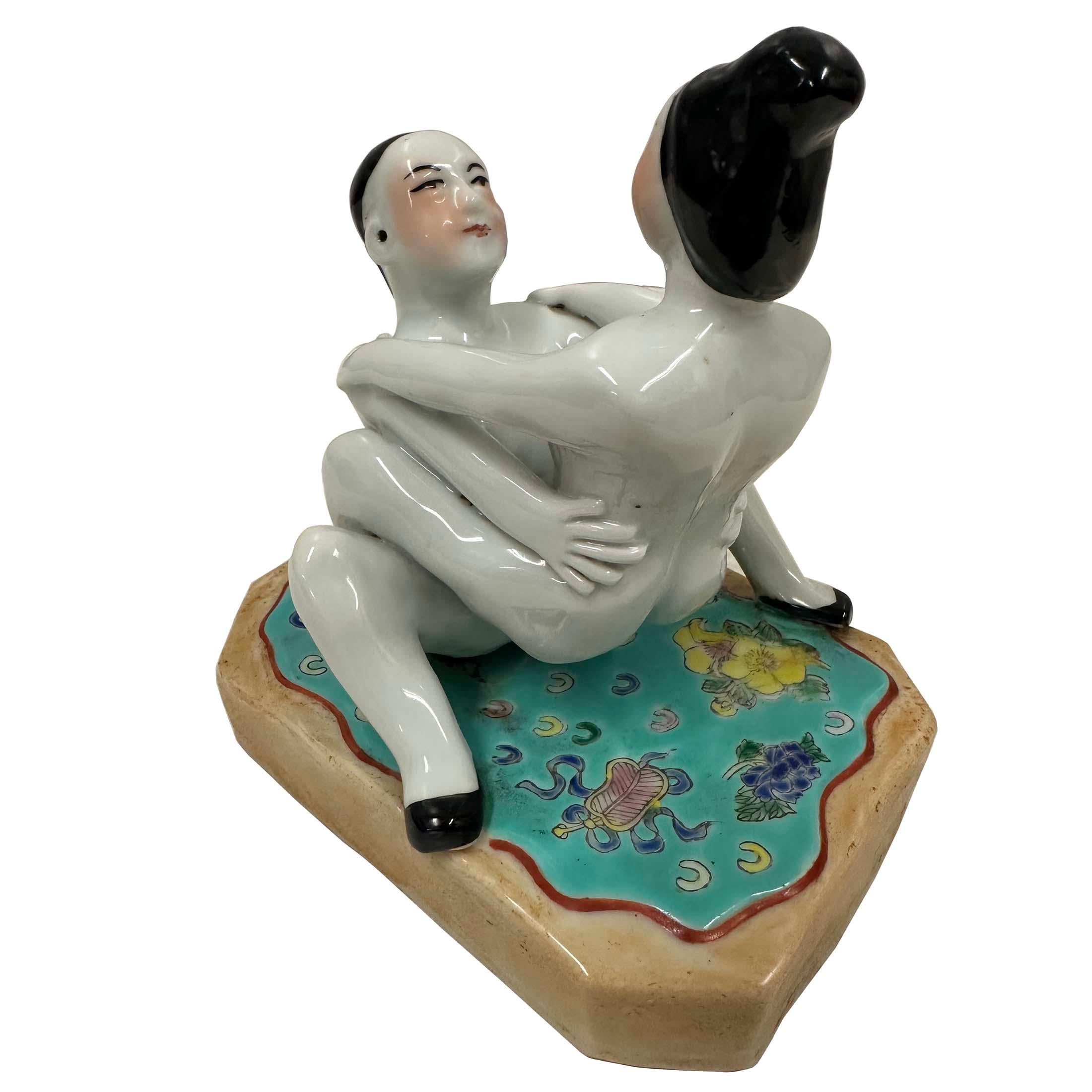 Figurina erotica cinese in porcellana dei primi anni del XX secolo In condizioni buone in vendita a Pomona, CA