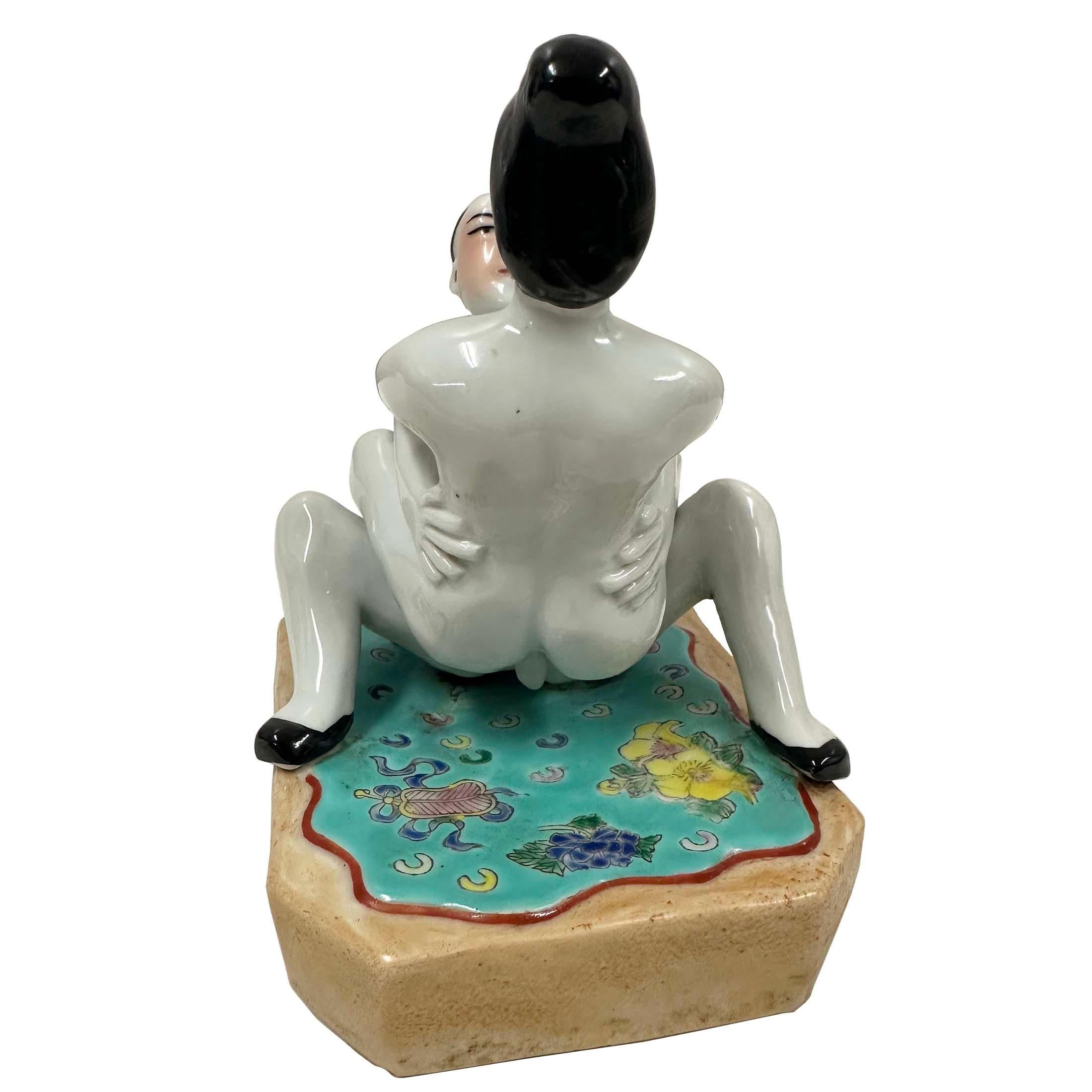 Porcellana Figurina erotica cinese in porcellana dei primi anni del XX secolo in vendita