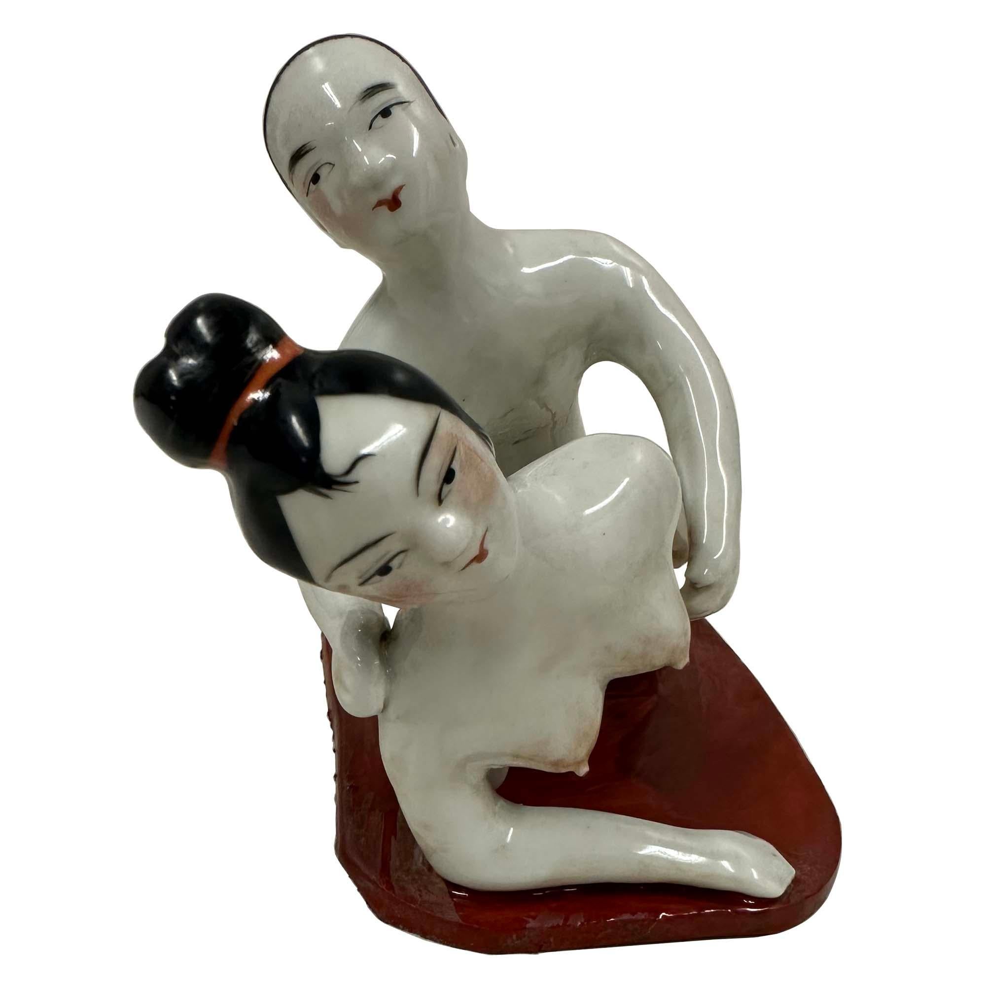 Porcelaine Figurine érotique en porcelaine chinoise du début du 20e siècle en vente