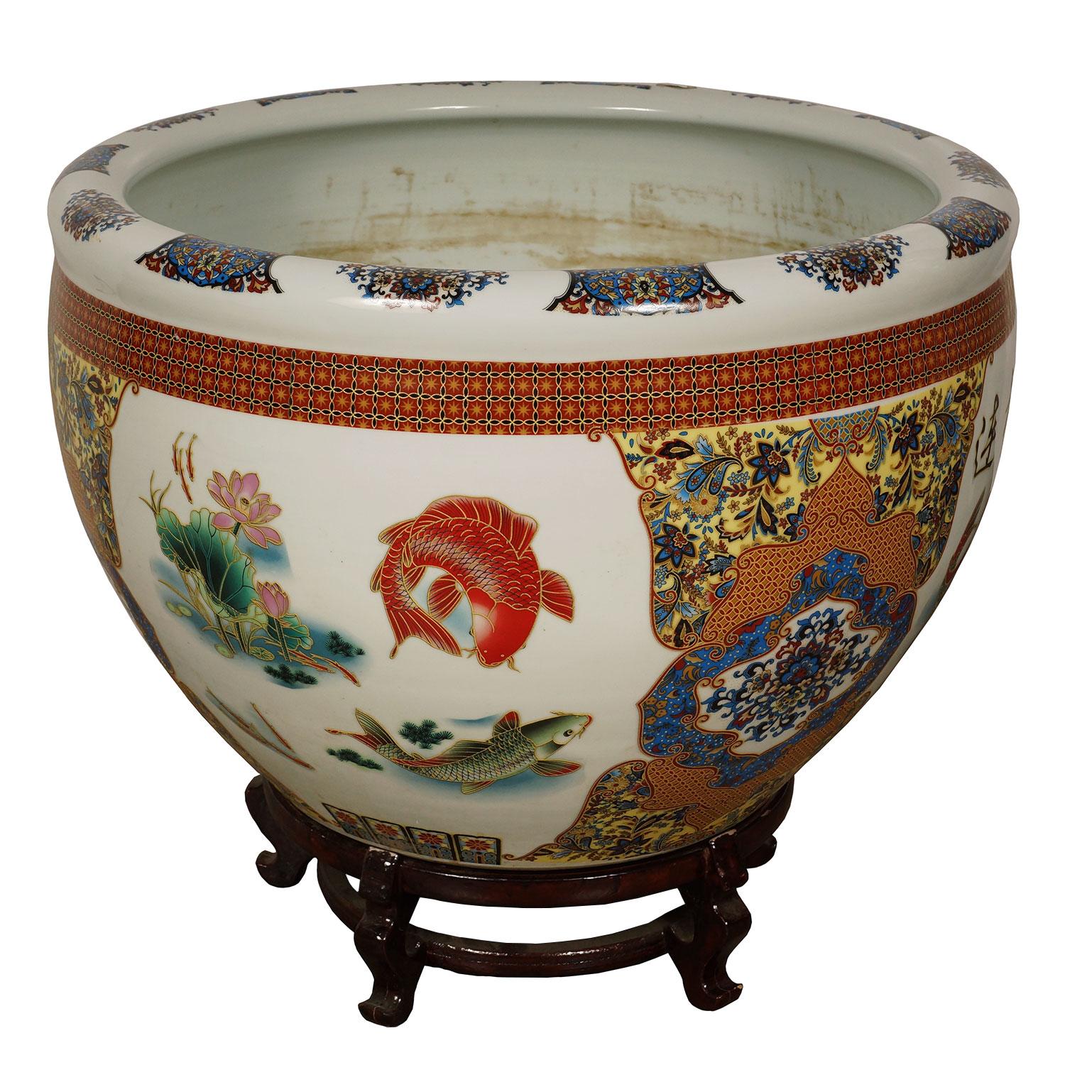 Early 20th Century Antique Chinese Famille Rose Porcelain Fish Bowl, Planter For Sale 3