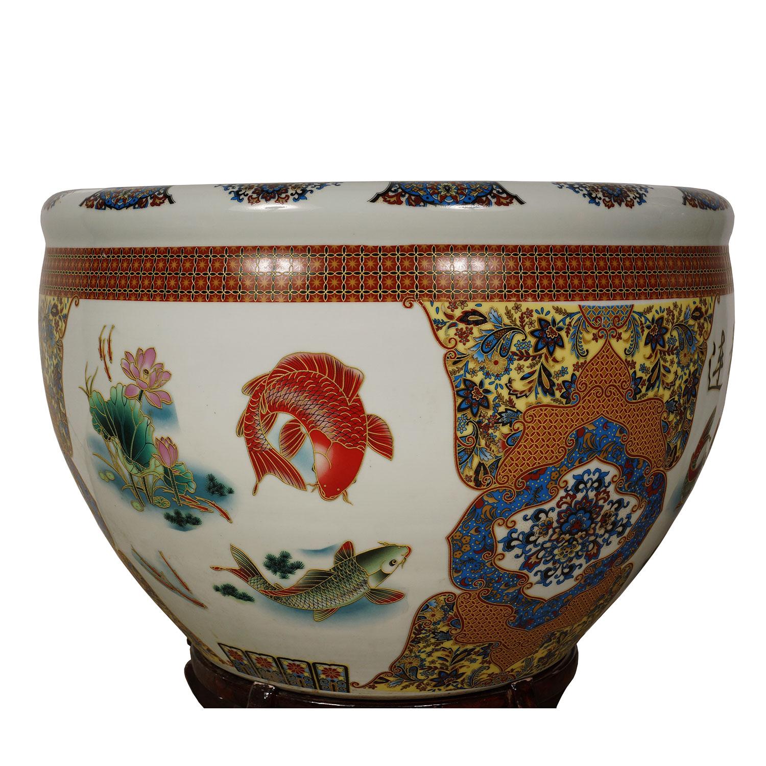 Early 20th Century Antique Chinese Famille Rose Porcelain Fish Bowl, Planter For Sale 4