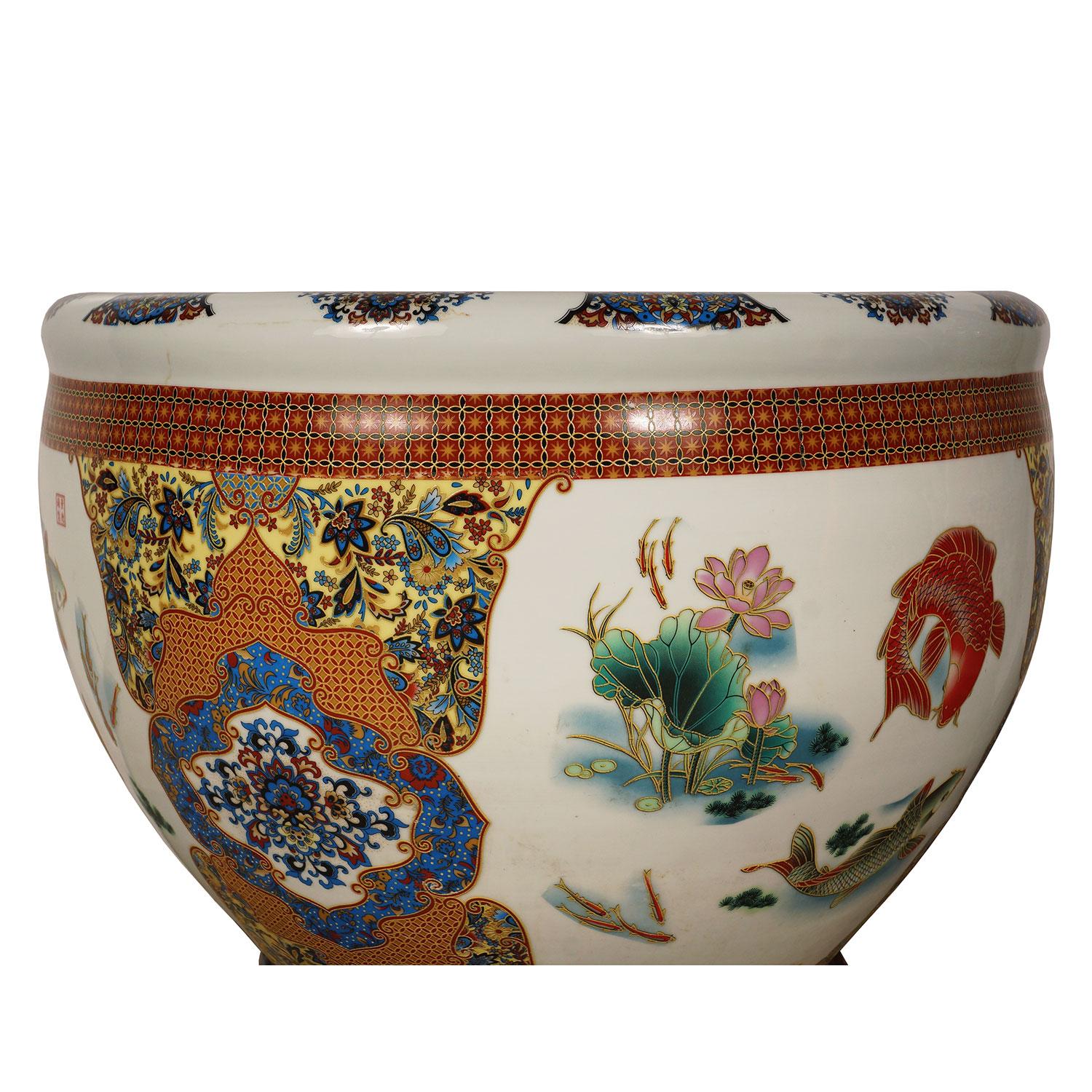 Early 20th Century Antique Chinese Famille Rose Porcelain Fish Bowl, Planter For Sale 2