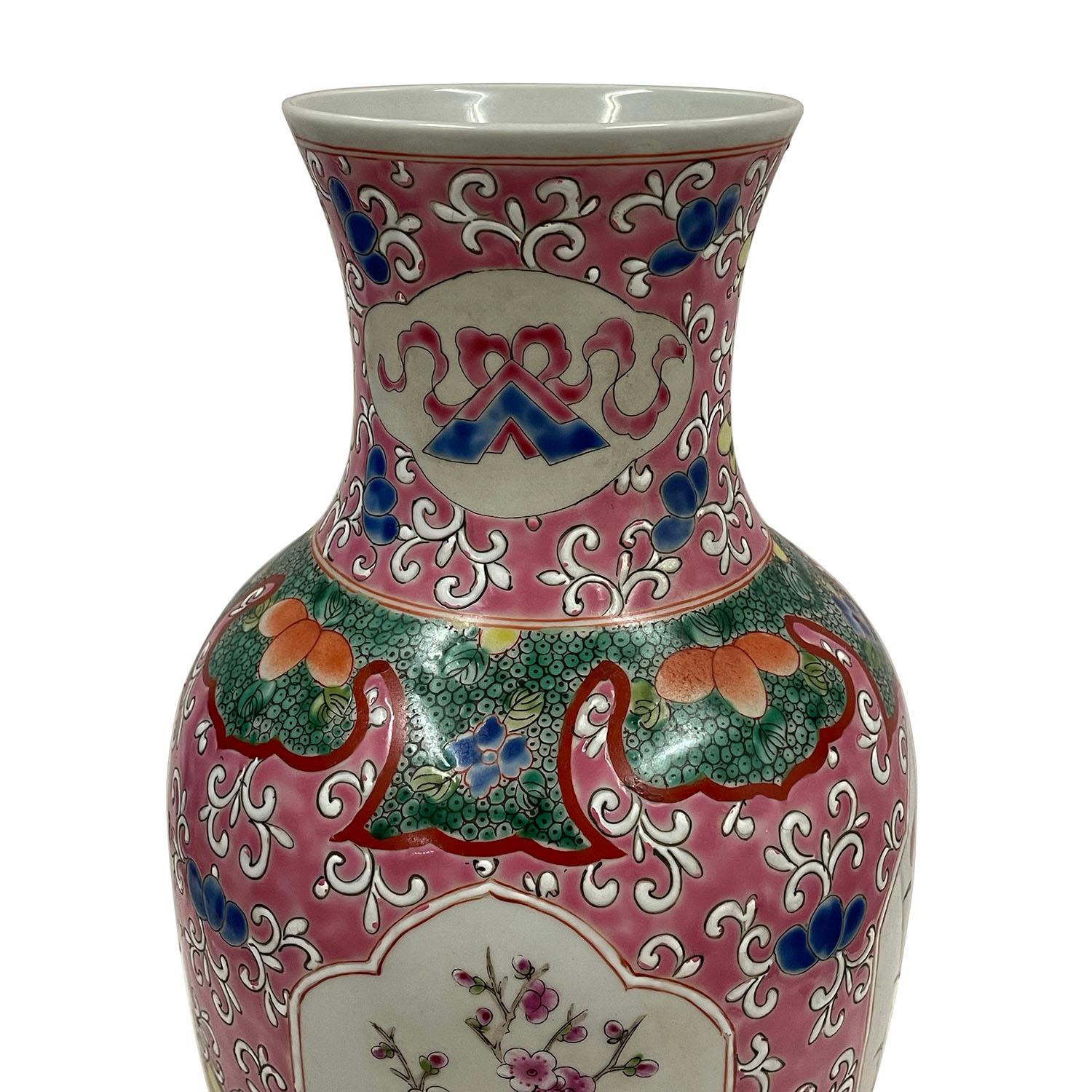 Chinese Export Early-20th Century Antique Chinese Famille Rose Porcelain Vase For Sale