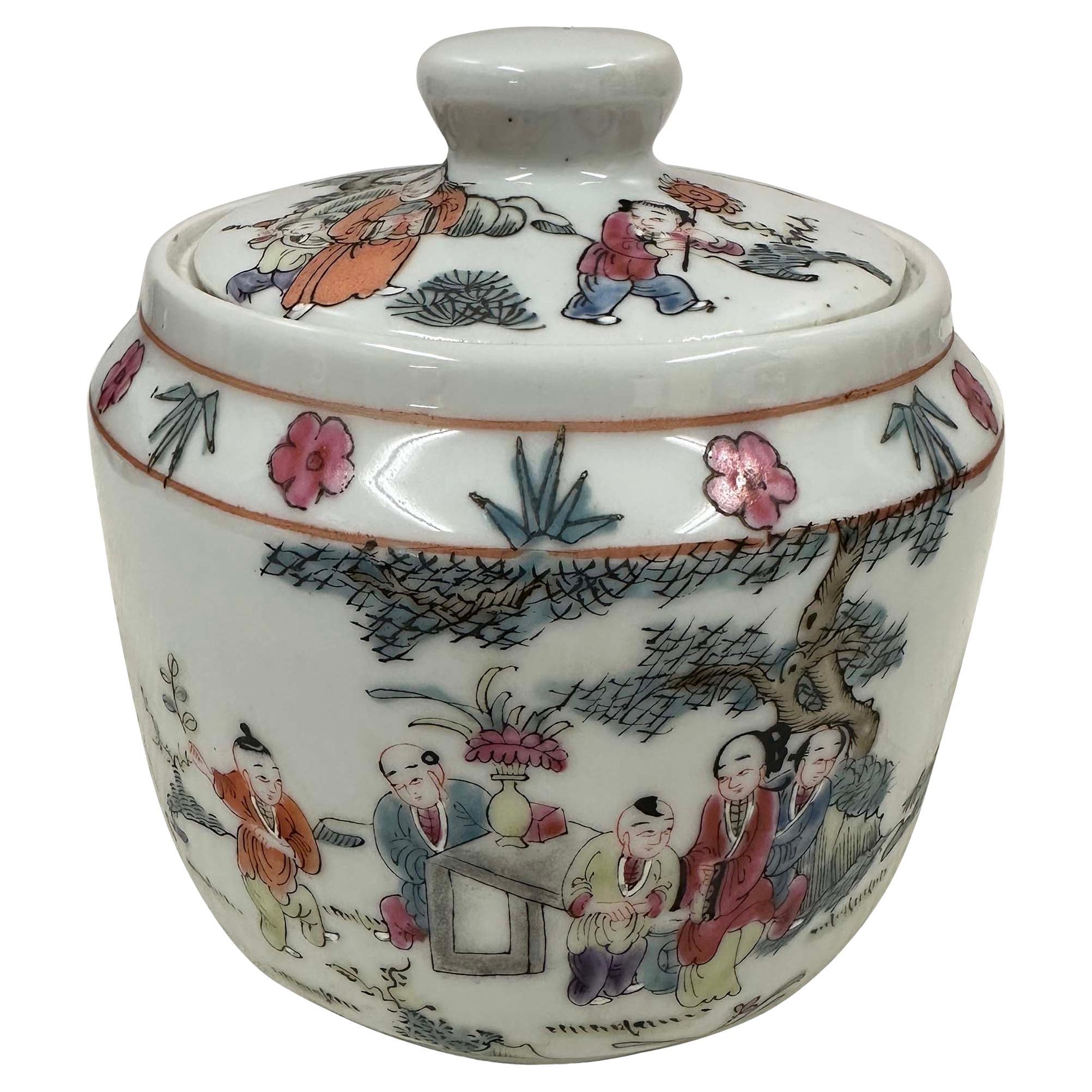 Early 20th-Century Antique Chinese Porcelain Jar With Lid For Sale