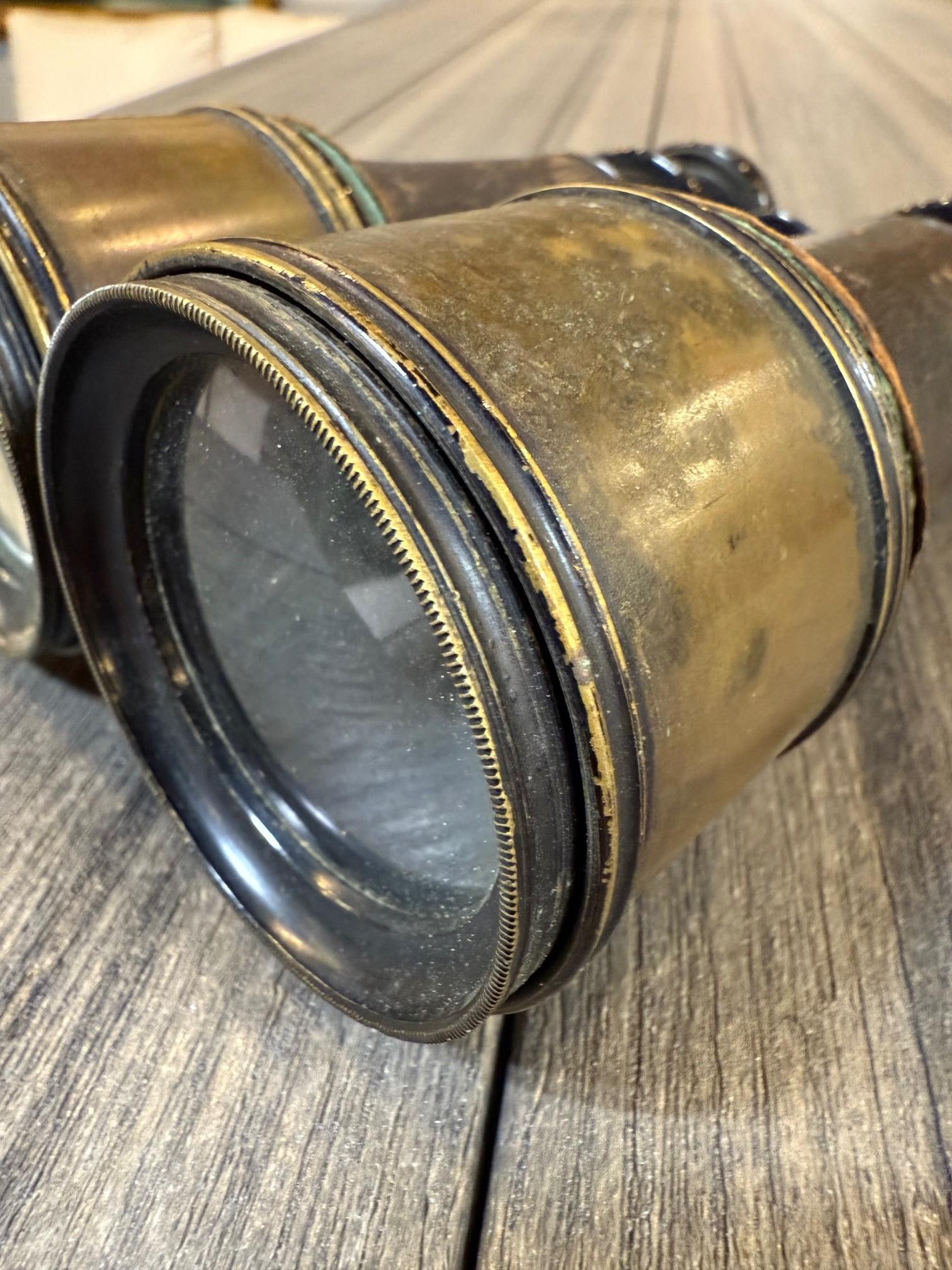 Antique French FT Binocolo in pelle e ottone Parigi dei primi del Novecento in vendita 7