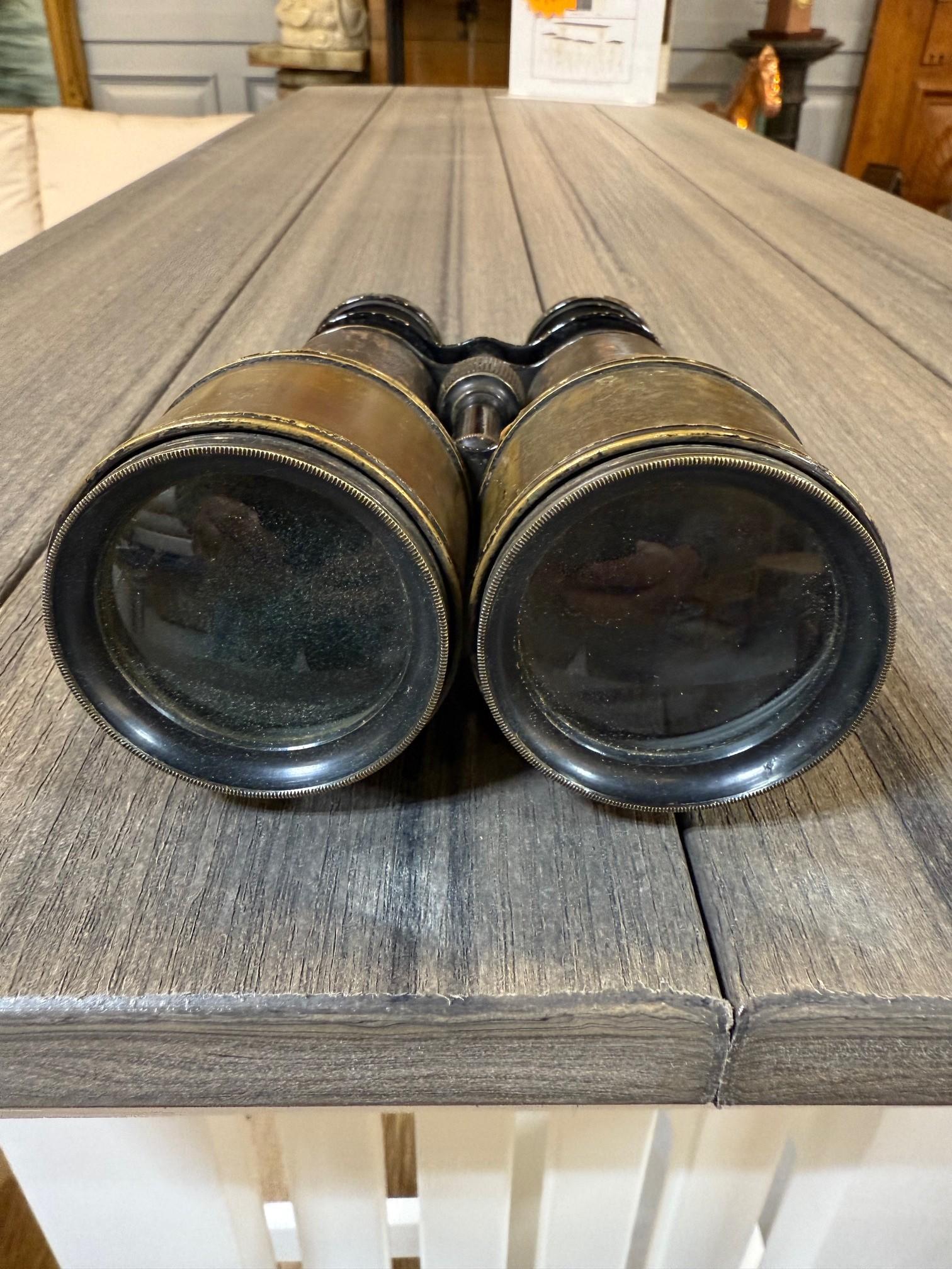 Antique French FT Binocolo in pelle e ottone Parigi dei primi del Novecento in vendita 9