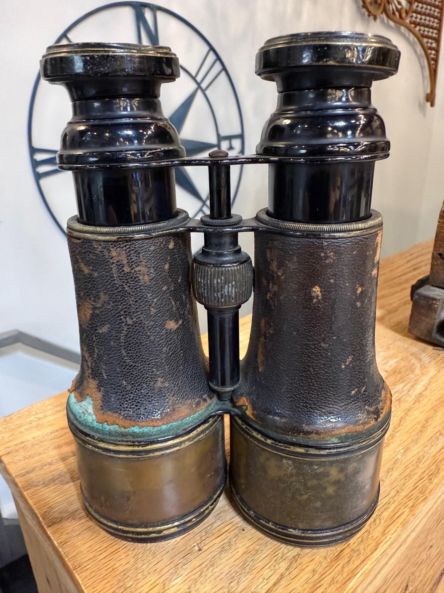 Francese Antique French FT Binocolo in pelle e ottone Parigi dei primi del Novecento in vendita