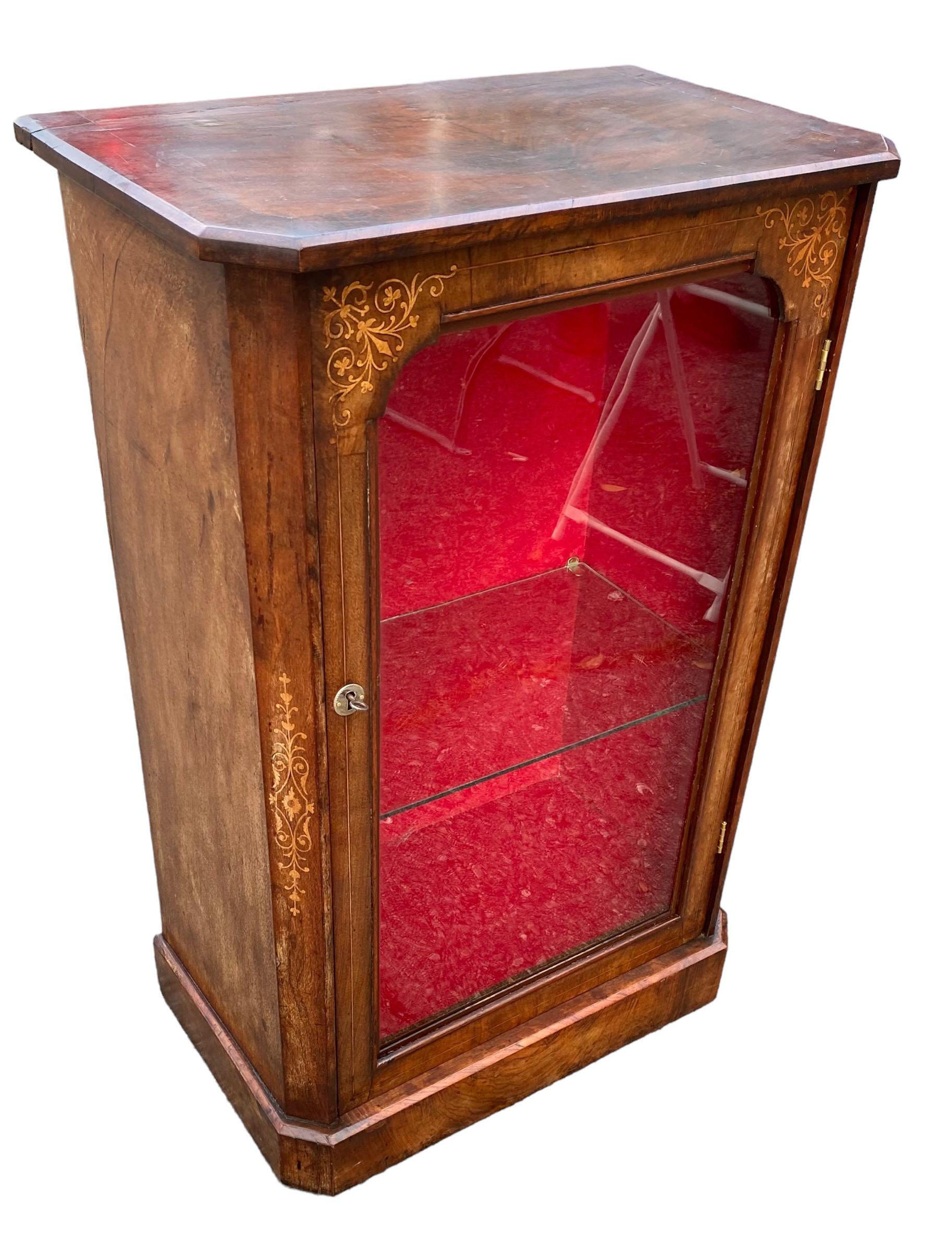 Early 20th Century Antique Edwardian Walnut and Marquetry Pier Cabinet For Sale 3