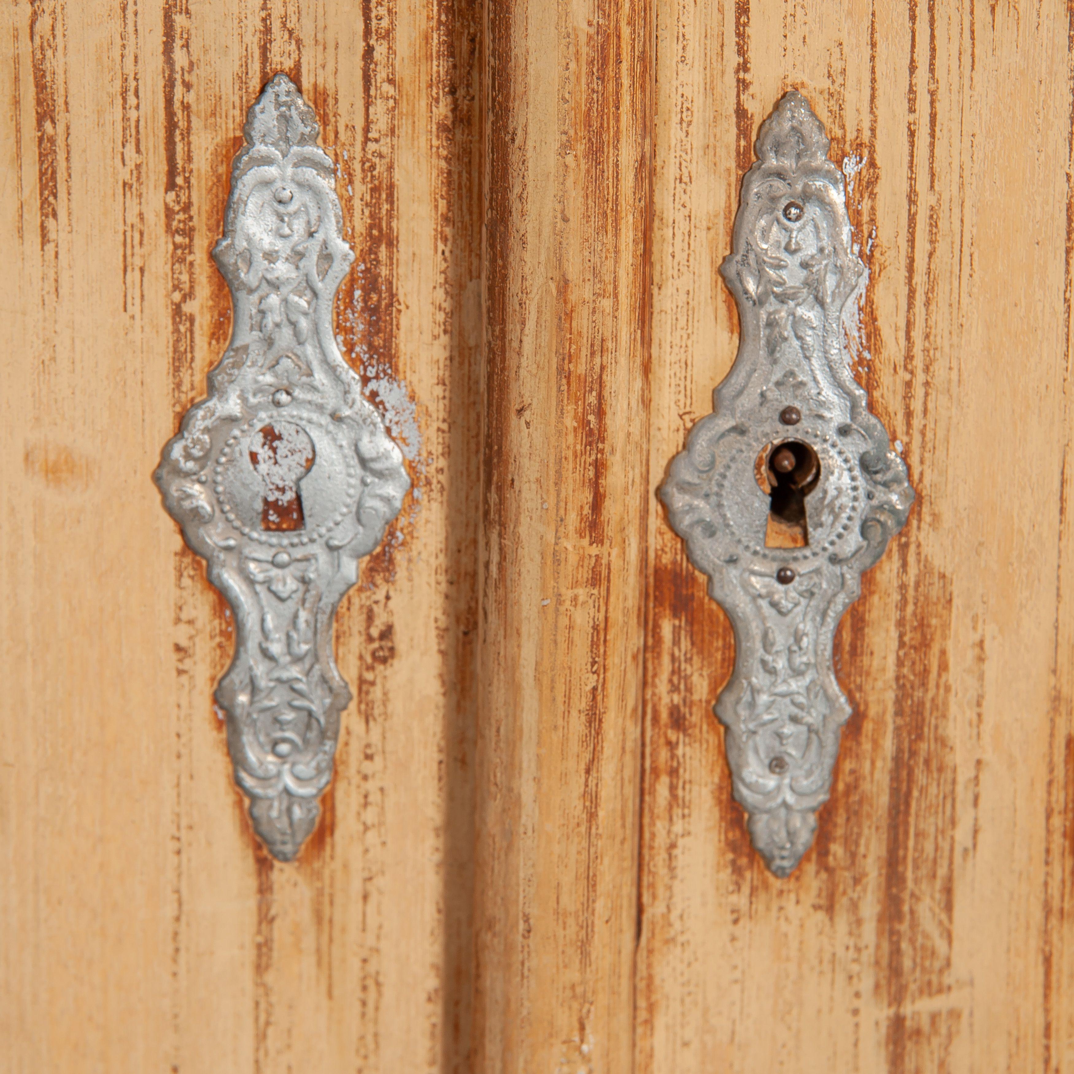 Early 20th Century Antique French Armoire For Sale 1