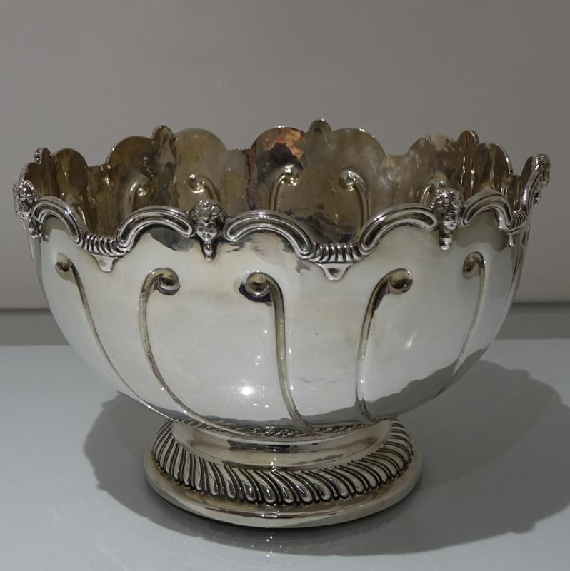 Queen Anne Early 20th Century Antique George V Sterling Silver Bowl London 1913 D & J Welby For Sale