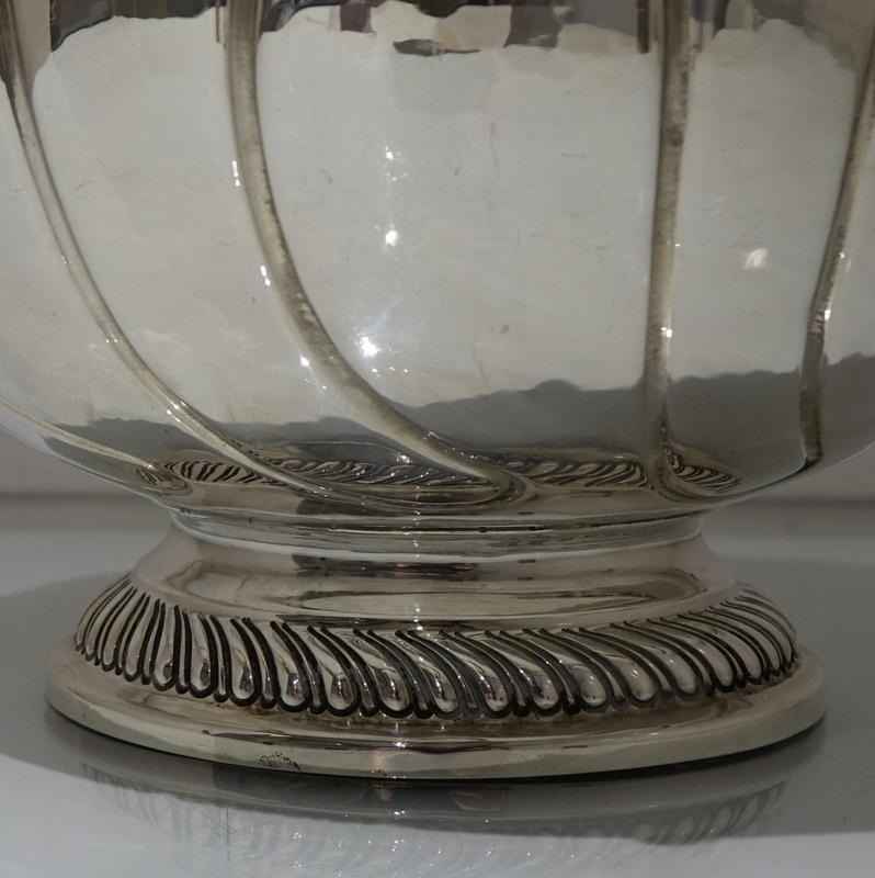 Early 20th Century Antique George V Sterling Silver Bowl London 1913 D & J Welby For Sale 1