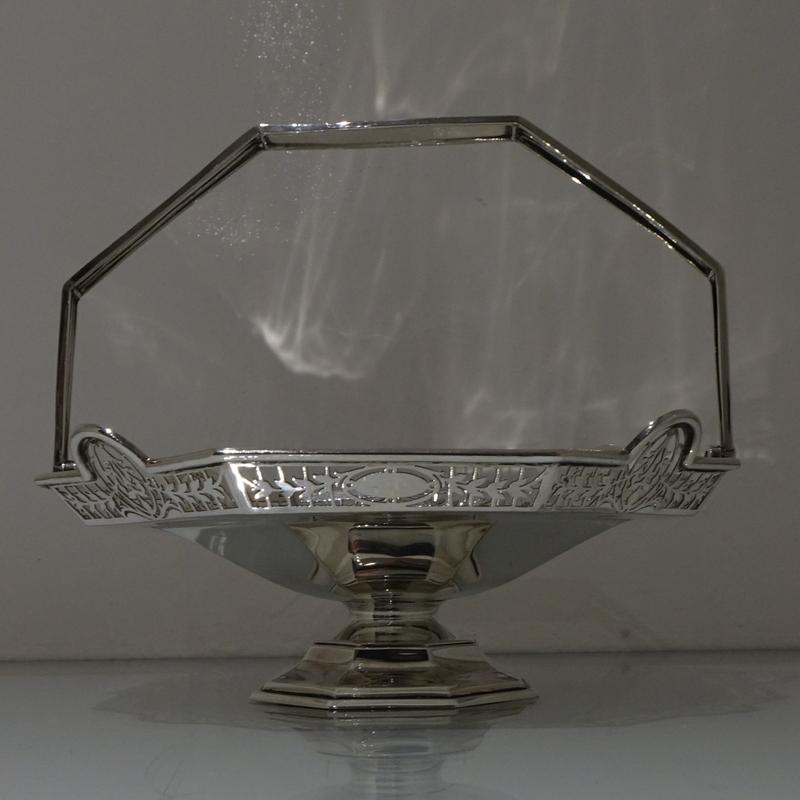 Early 20th Century Antique George V Sterling Silver Cake Basket Sheffield, 1923 For Sale 1