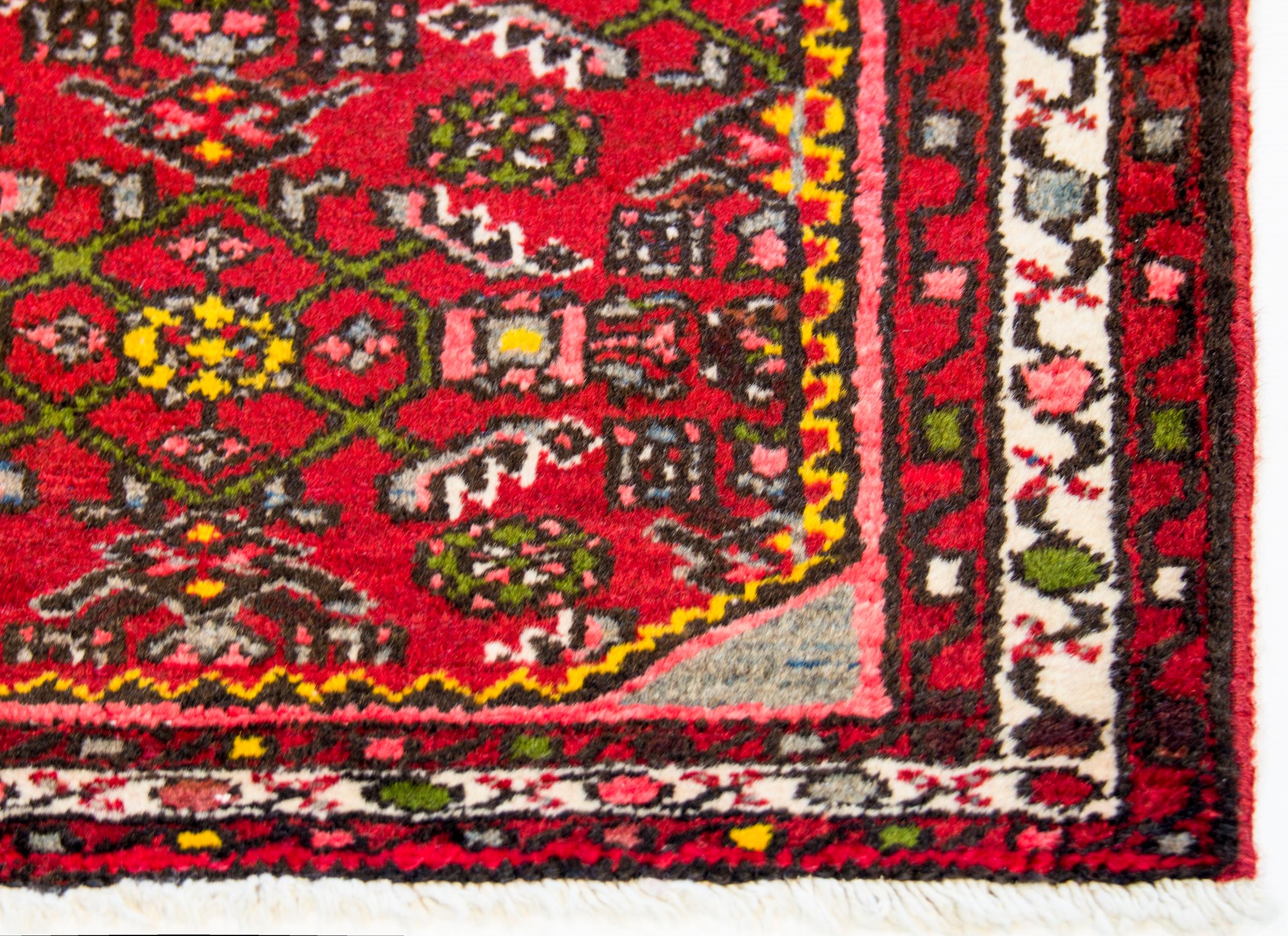 Early 20th Century Antique Hamadan Rug In Good Condition In Chicago, IL