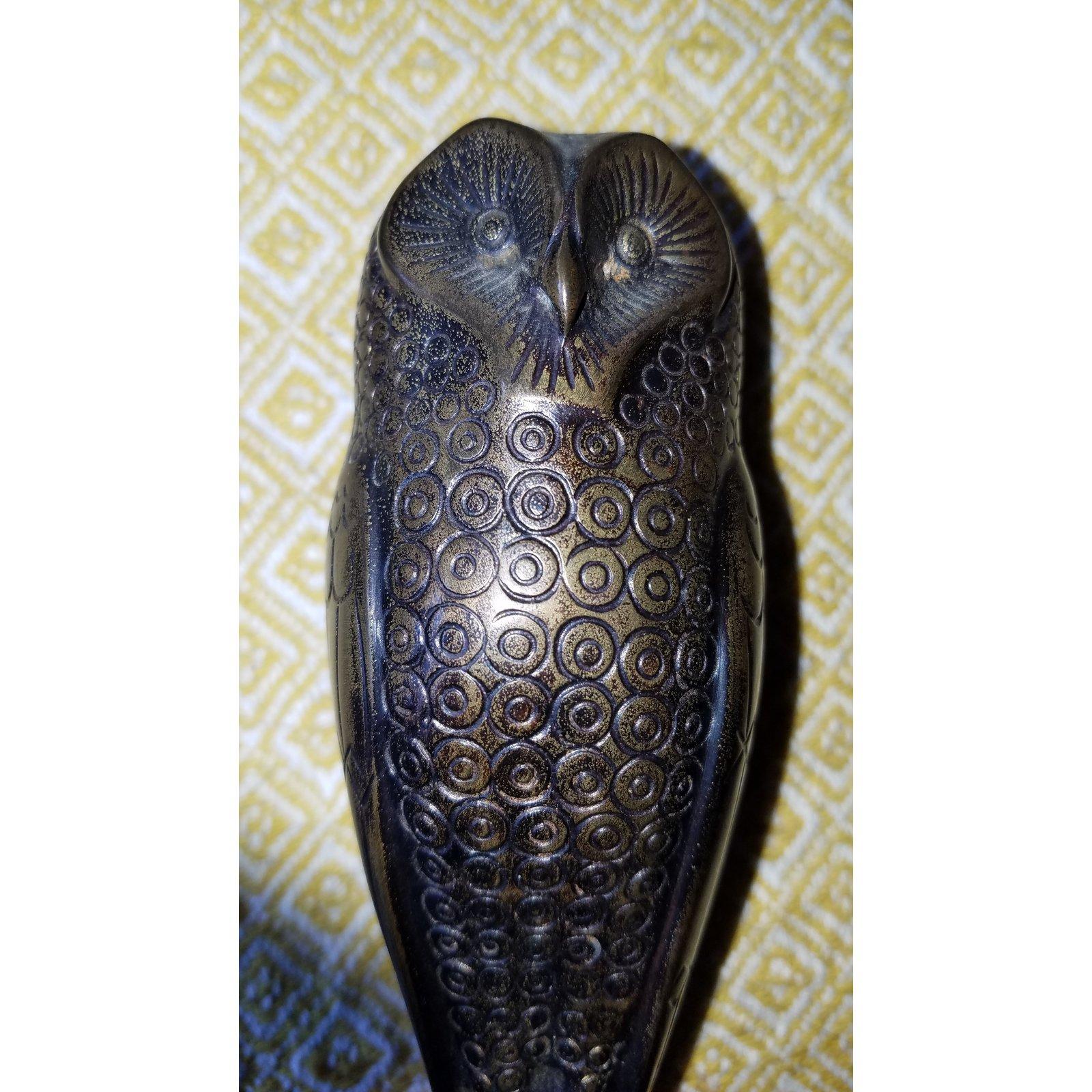 Charming signed bronze of an owl artist signed Hans Muller. The bronze owl standing on stacked books with parcel gilt accents. Hans Müller (1873-1937) is well known for his Vienna Bronzes....