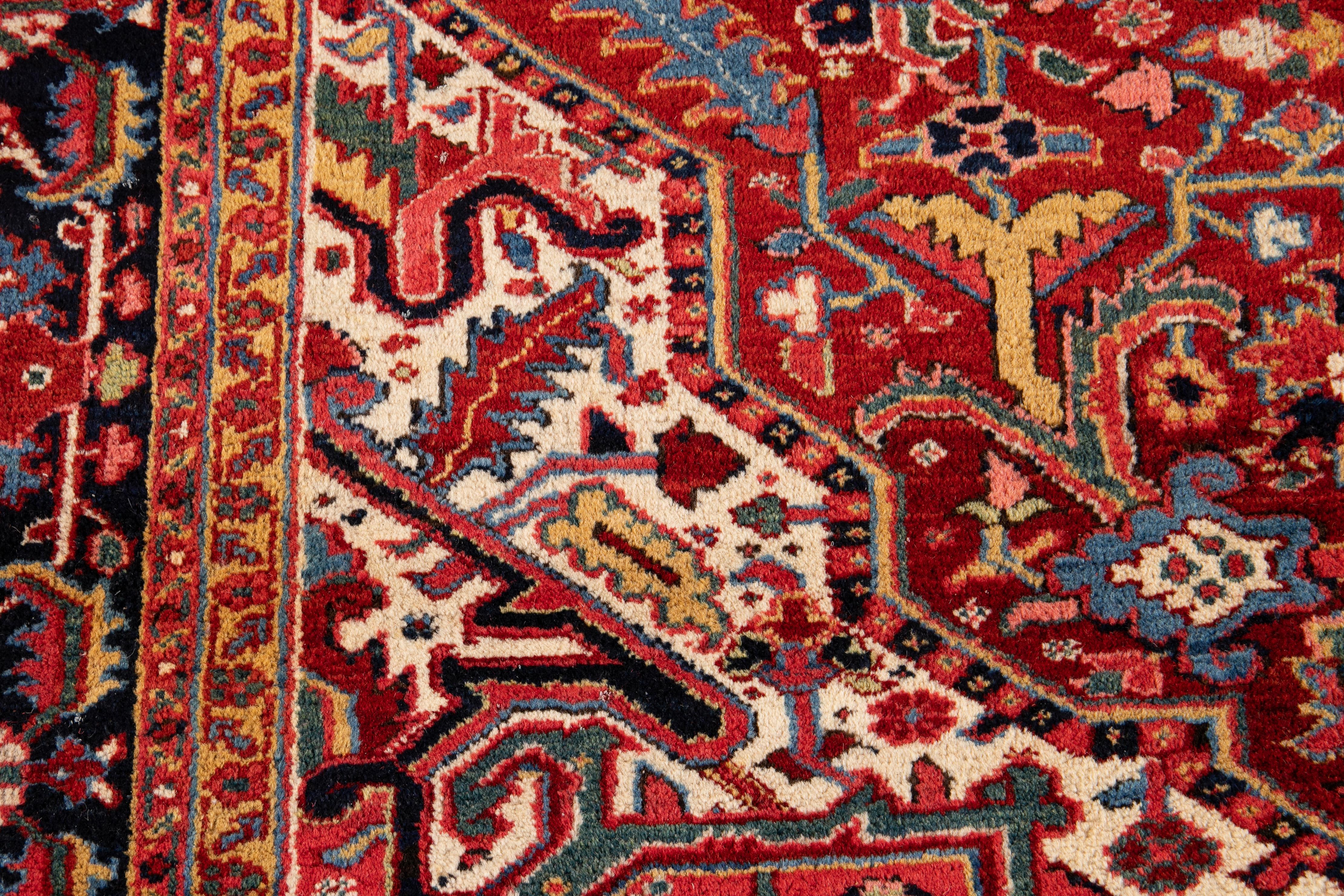 Early 20th Century Antique Heriz Rug Wool Rug For Sale 7