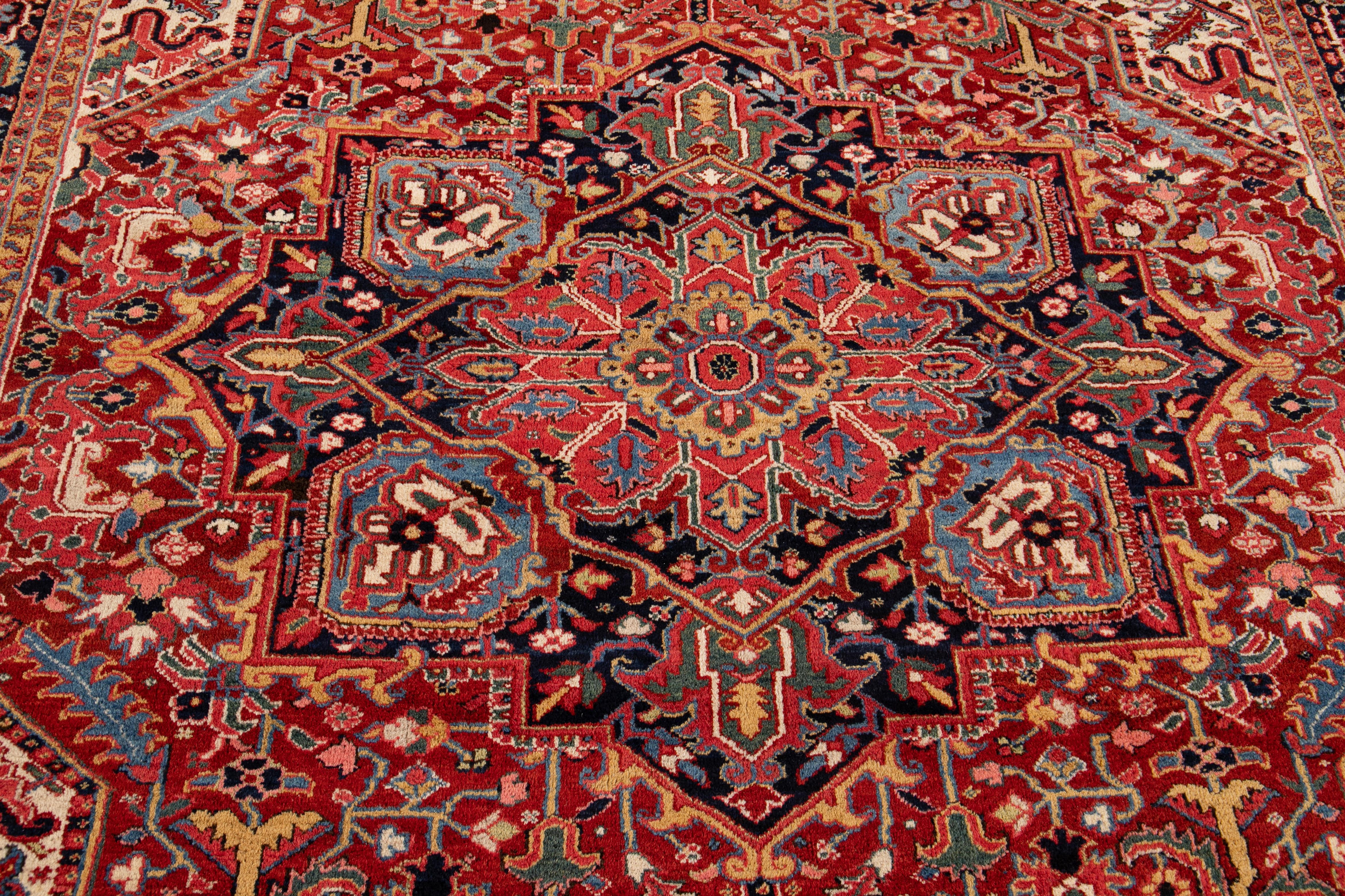 Early 20th Century Antique Heriz Rug Wool Rug For Sale 9