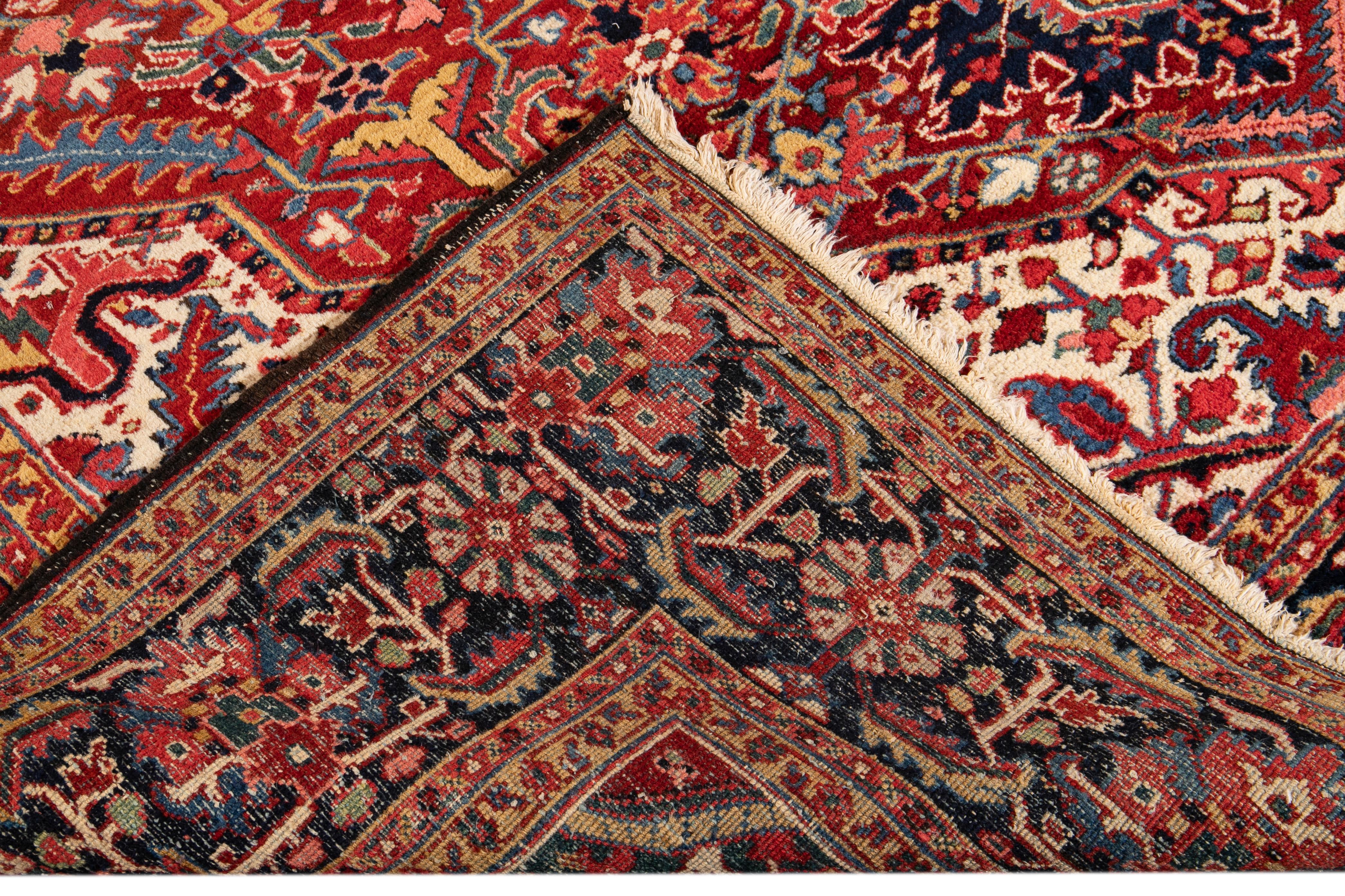 Early 20th Century Antique Heriz Rug Wool Rug For Sale 10