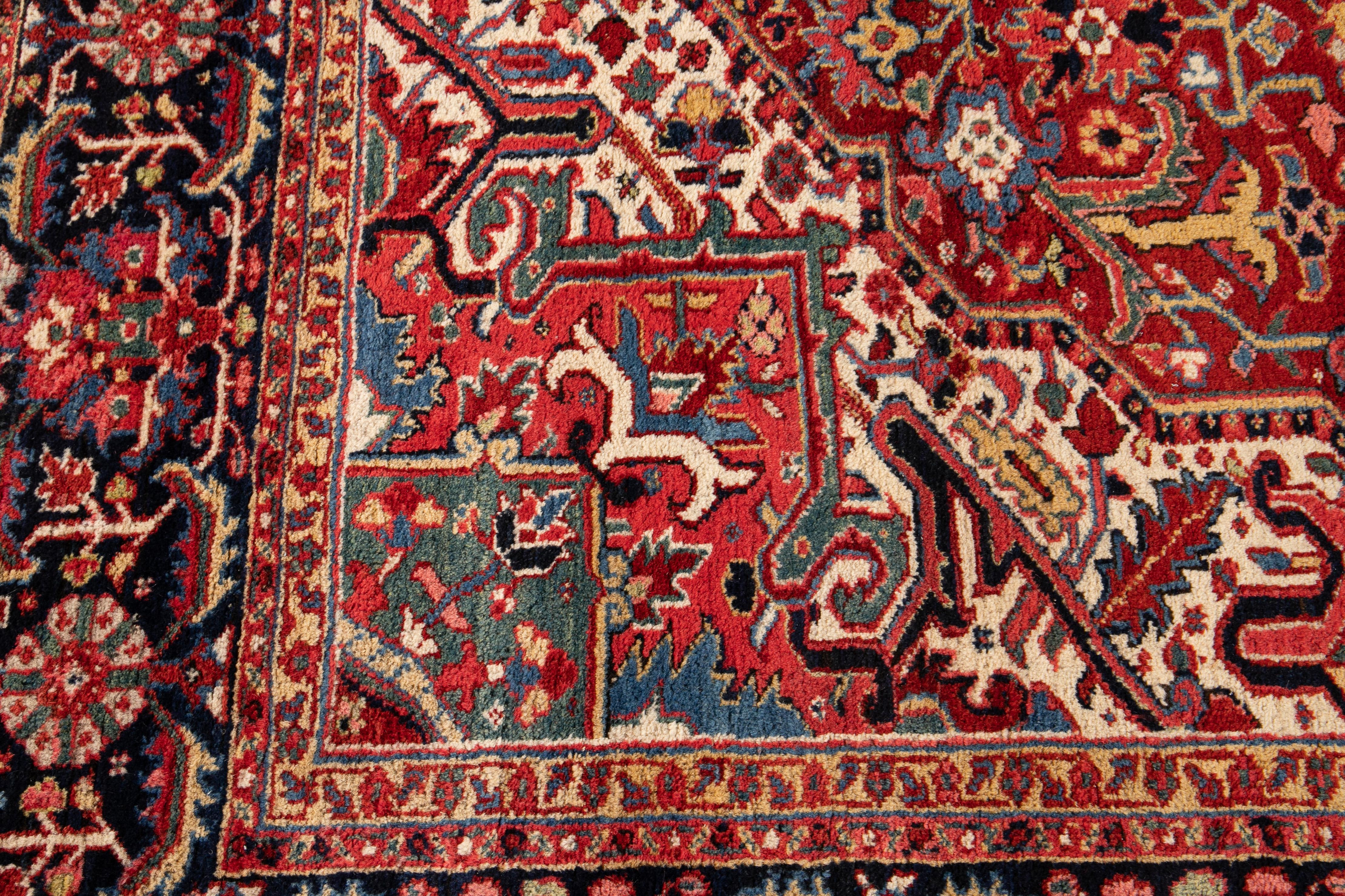 Early 20th Century Antique Heriz Rug Wool Rug For Sale 5