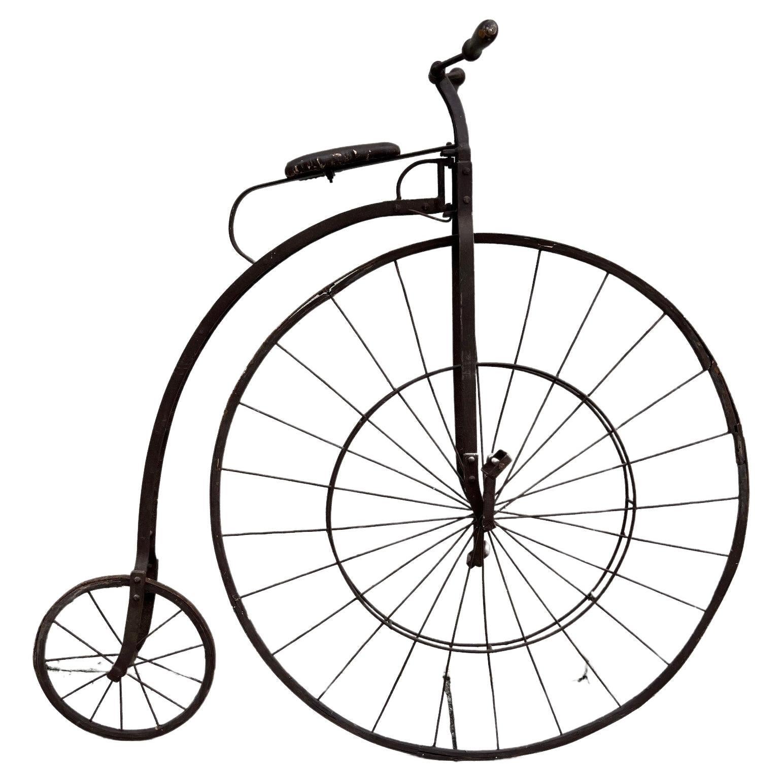 Bicyclette à grandes roues du début du 20ème siècle 