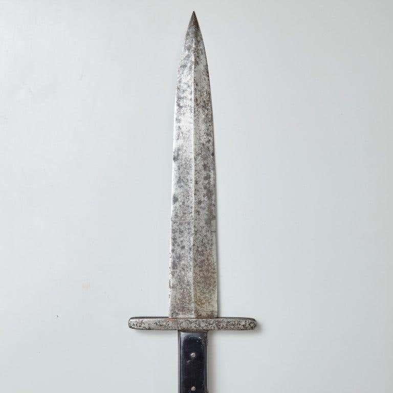 Early 20th Century Antique Hunter Knife with Leather Case For Sale 5