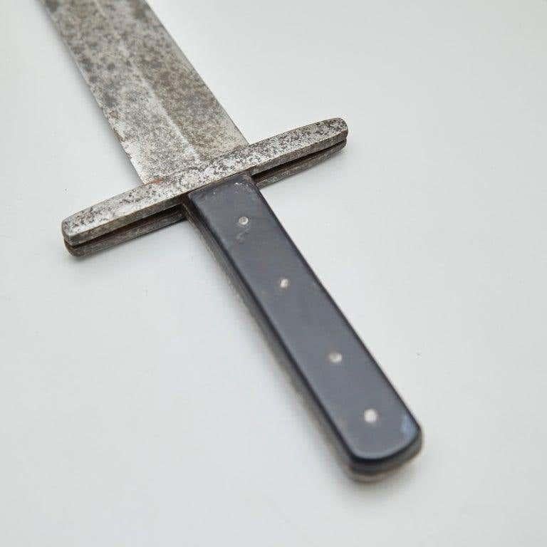 Early 20th Century Antique Hunter Knife with Leather Case For Sale 6
