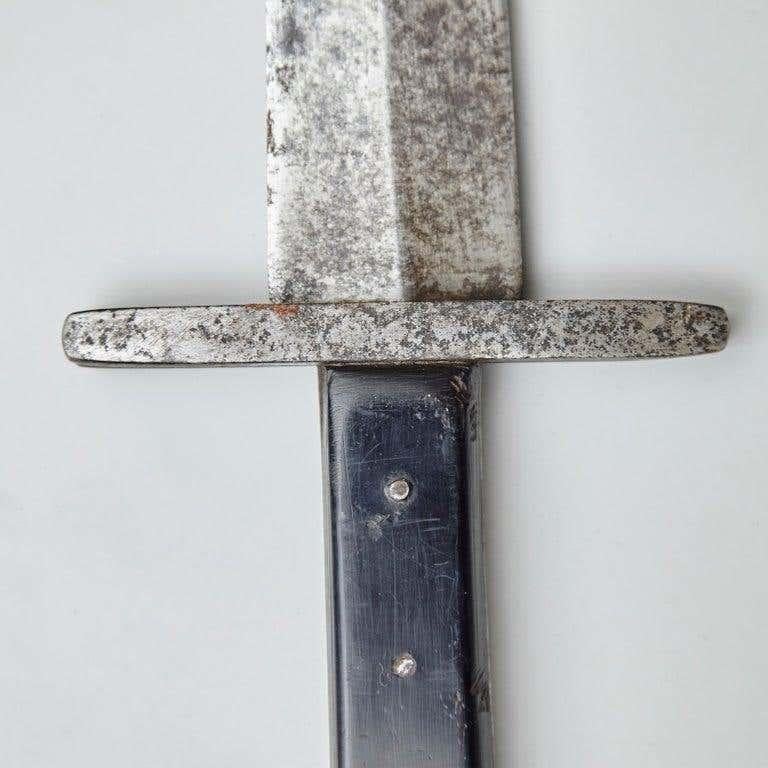 Early 20th Century Antique Hunter Knife with Leather Case For Sale 1