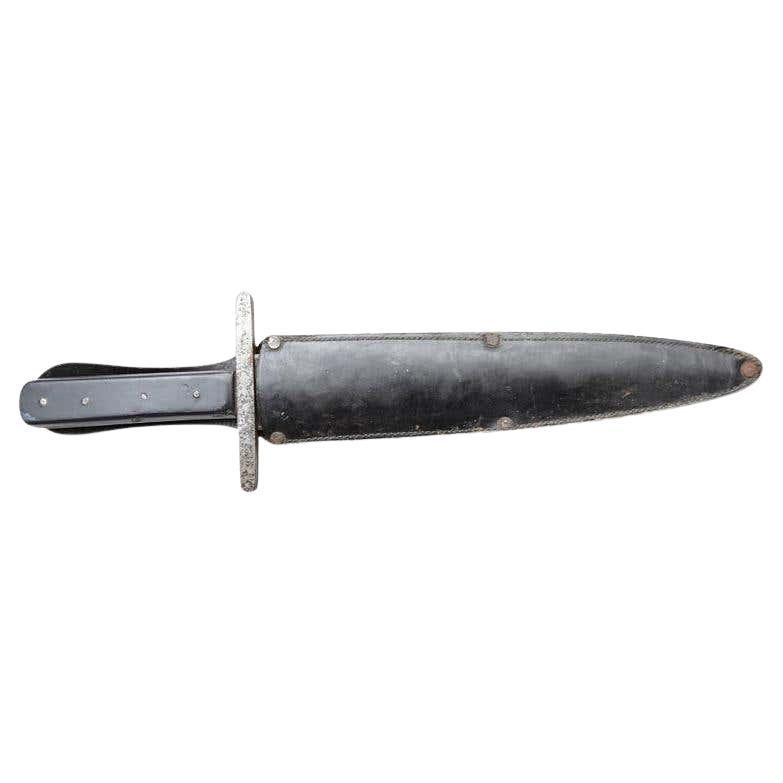Couteau de chasse ancien du début du 20e siècle avec étui en cuir