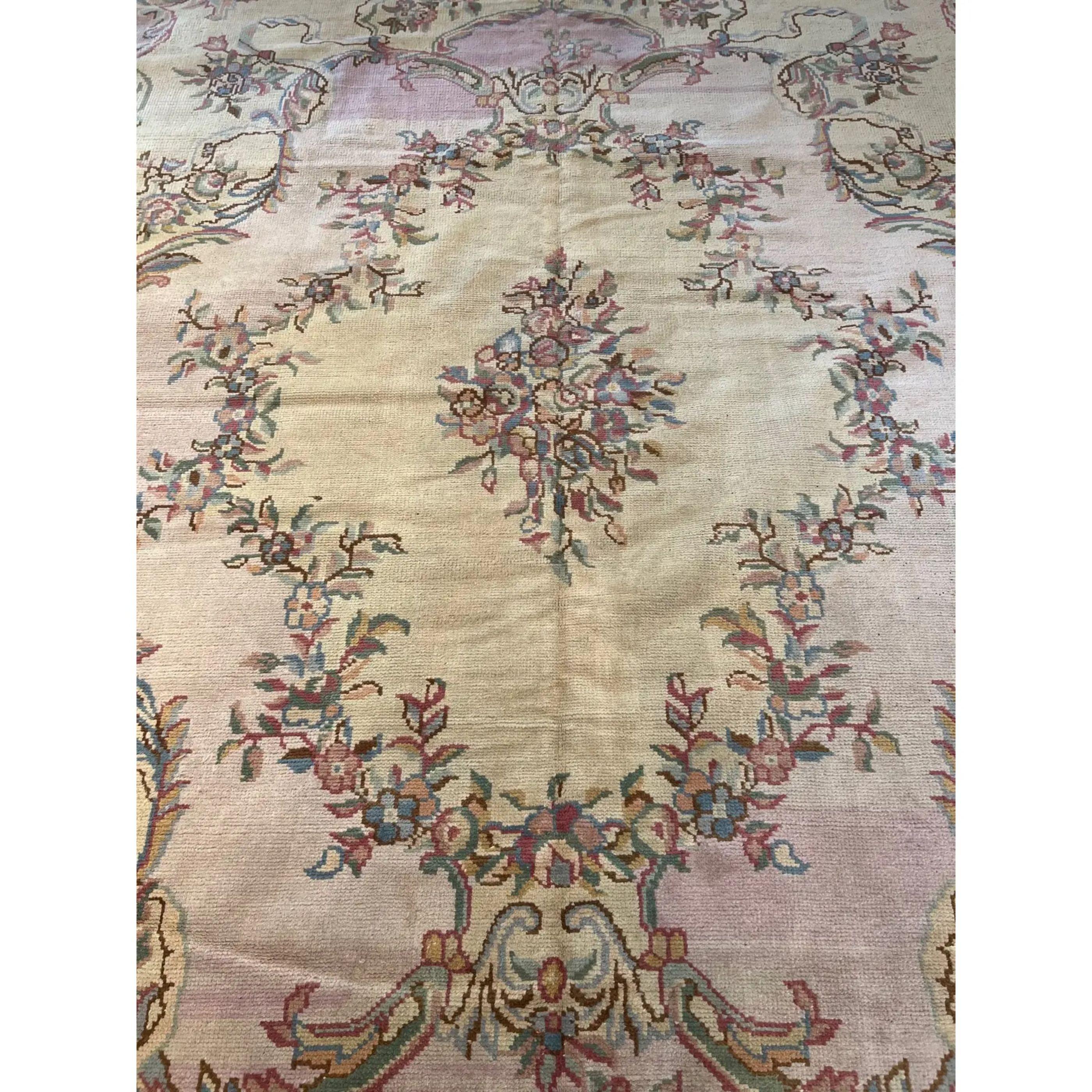 Traditionally, the Indian rugs are some of the most desirable rugs amongst collectors and interior designers. India is known for their production of fine Indian textiles, palace size carpets, magnificent shawls and Art Deco rugs that were influenced