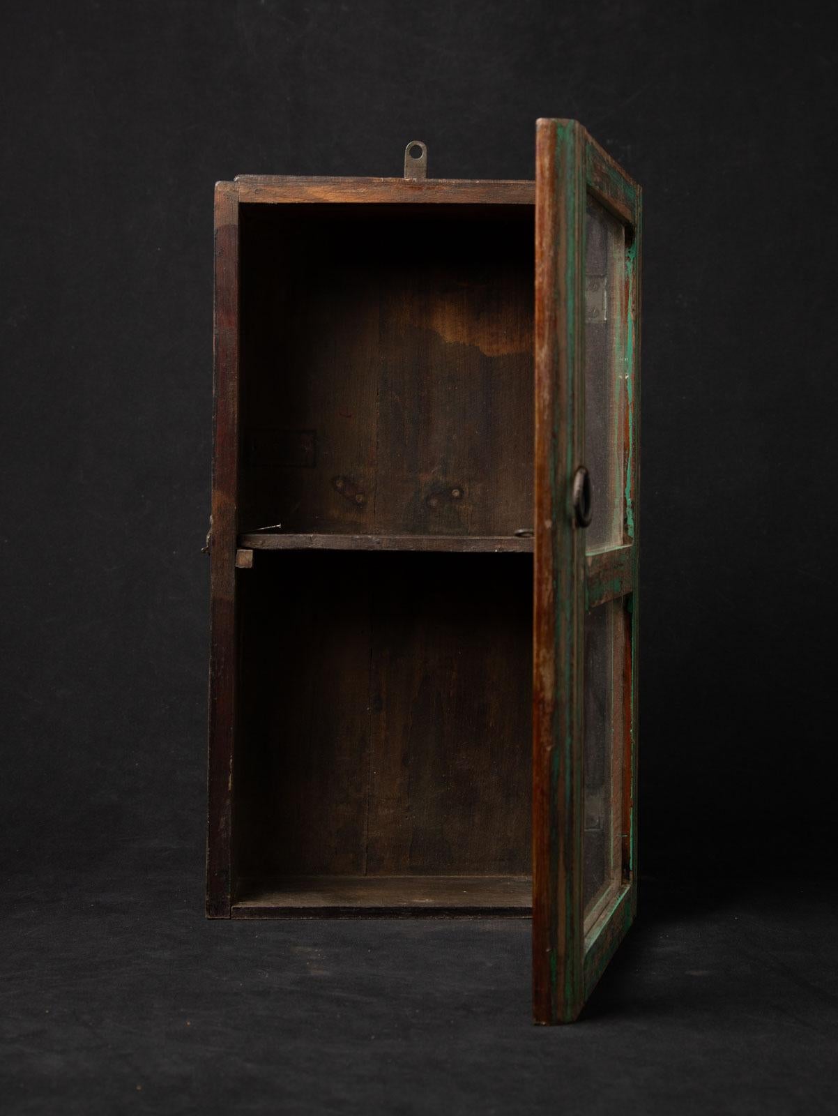 Antique Indian wooden wall cabinet
Material : wood
45,8 cm high
24,5 cm wide and 11 cm deep
Early 20th century
Weight: 1,83 kgs
Originating from India
Nr: 3830-24