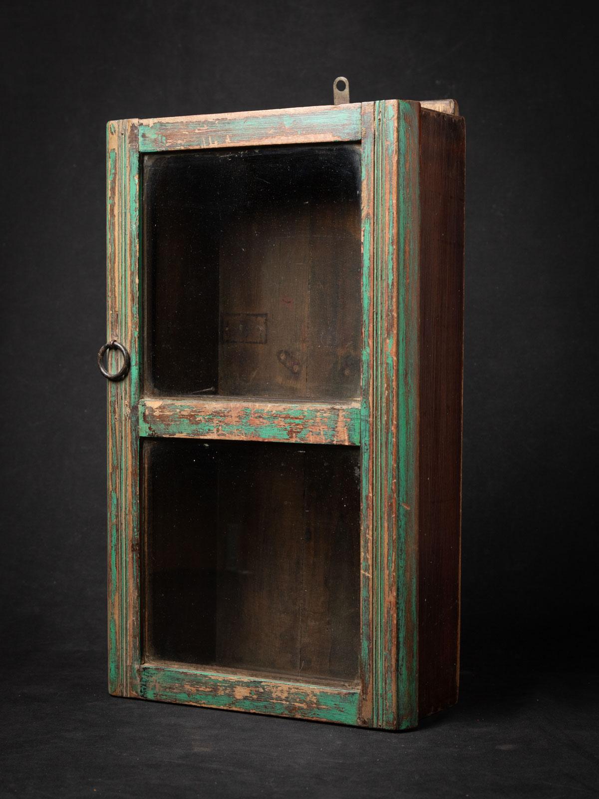 Early 20th Century Antique Indian wooden wall cabinet from India In Good Condition In DEVENTER, NL