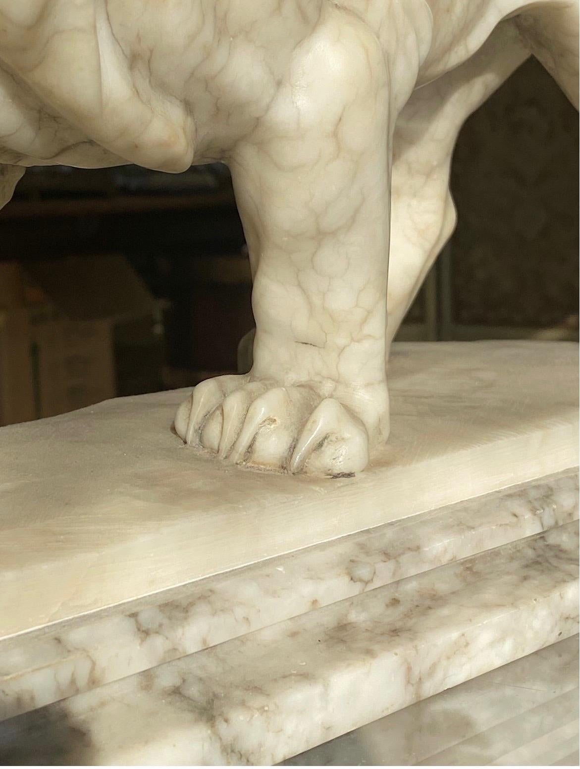 Early 20th Century Antique Italian Carved Marble & Alabaster Lion Sculpture In Good Condition In Atlanta, GA