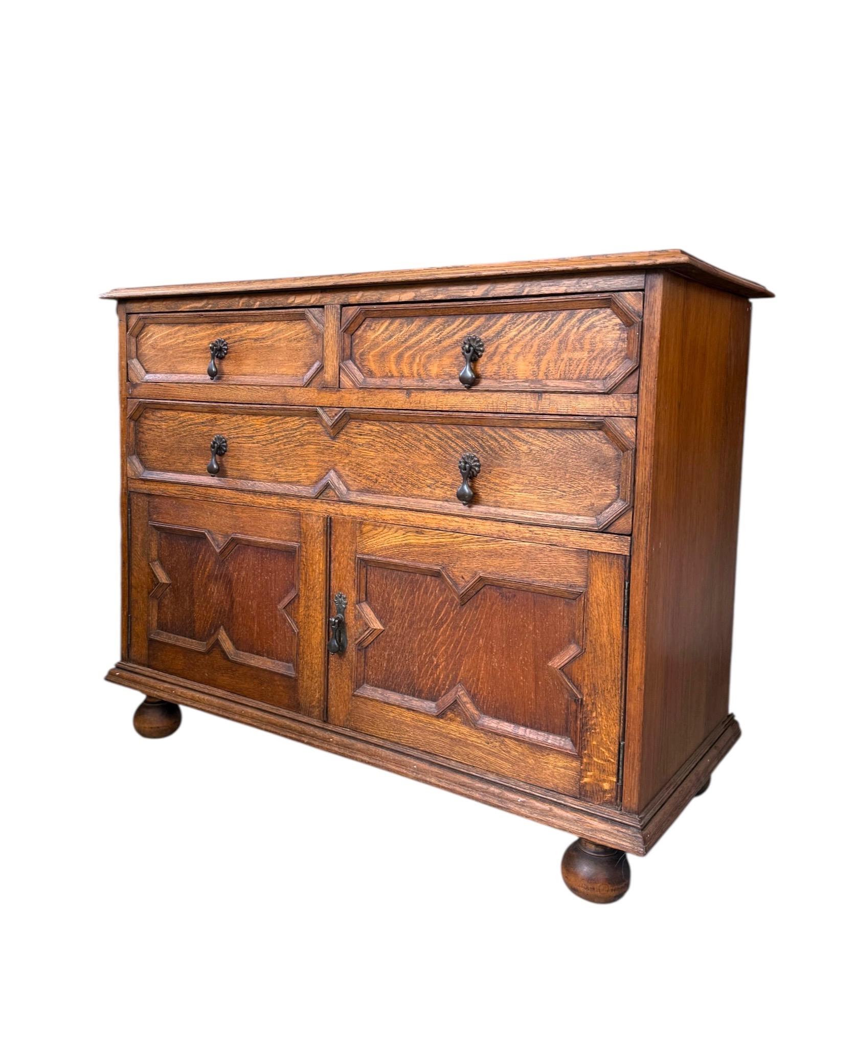 Mid-Century moderno Mobile inglese antico in stile giacobino dei primi del Novecento con struttura in Oak in vendita
