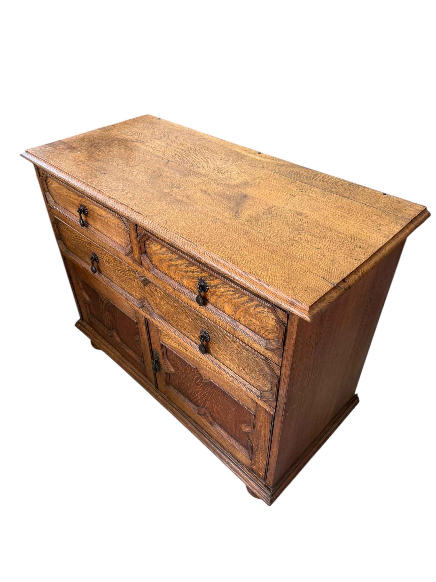 Mobile inglese antico in stile giacobino dei primi del Novecento con struttura in Oak in vendita 1