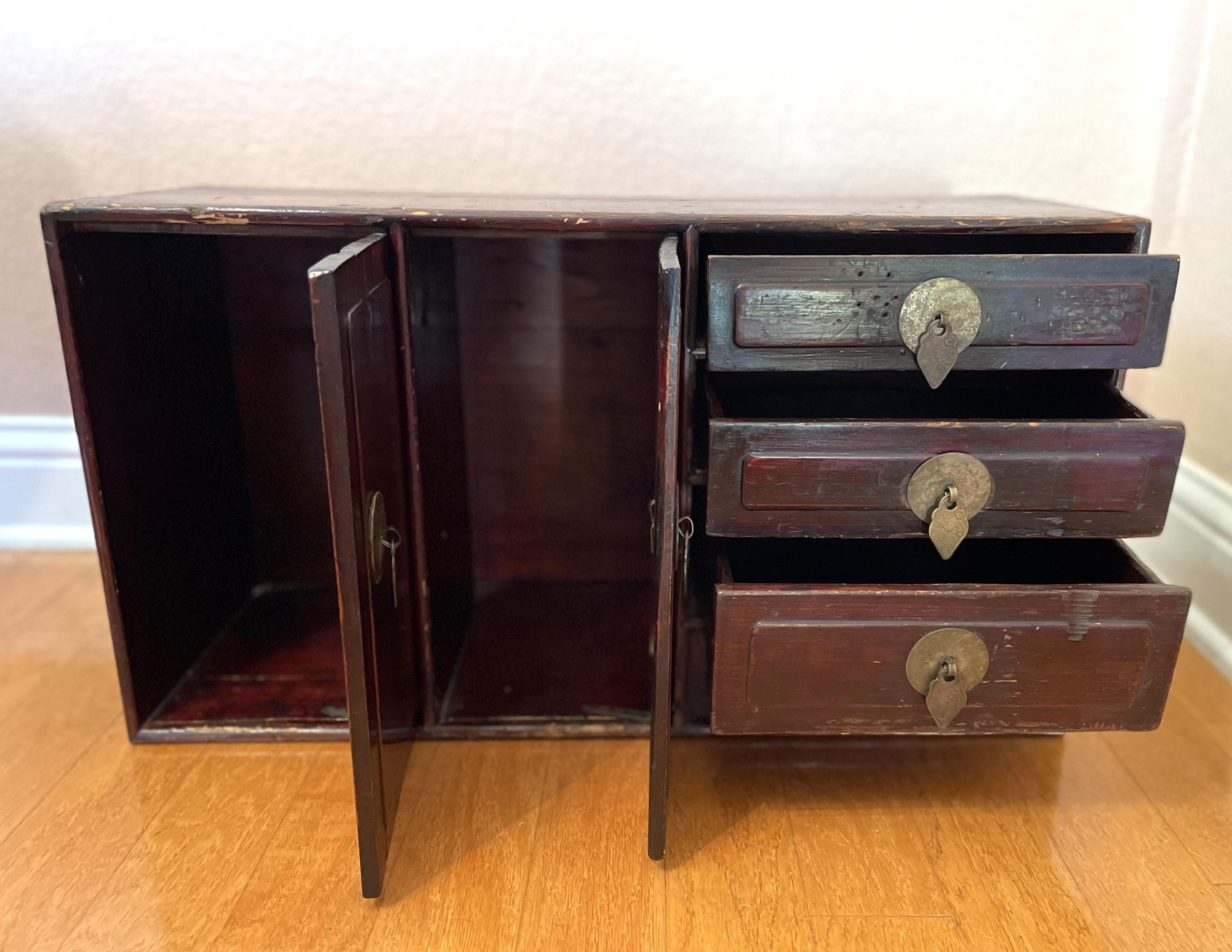 Early 20th-Century Antique Japanese Table-Top Tansu For Sale 3
