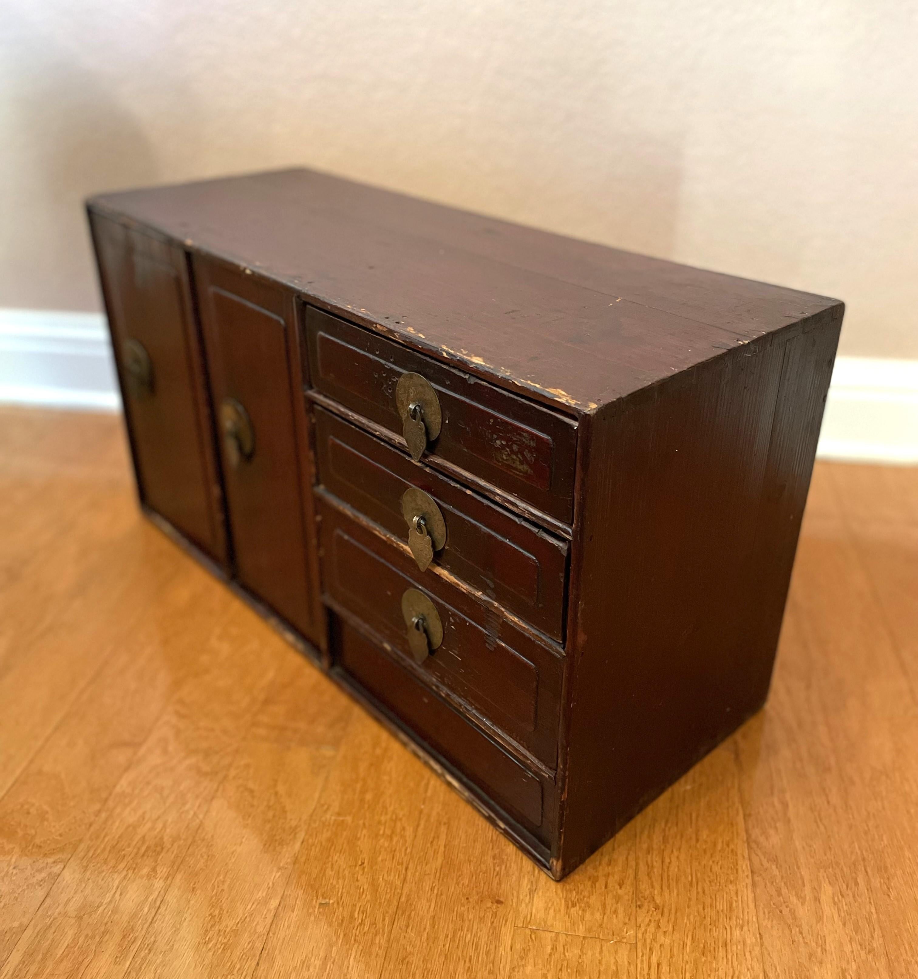 Hand-Crafted Early 20th-Century Antique Japanese Table-Top Tansu For Sale