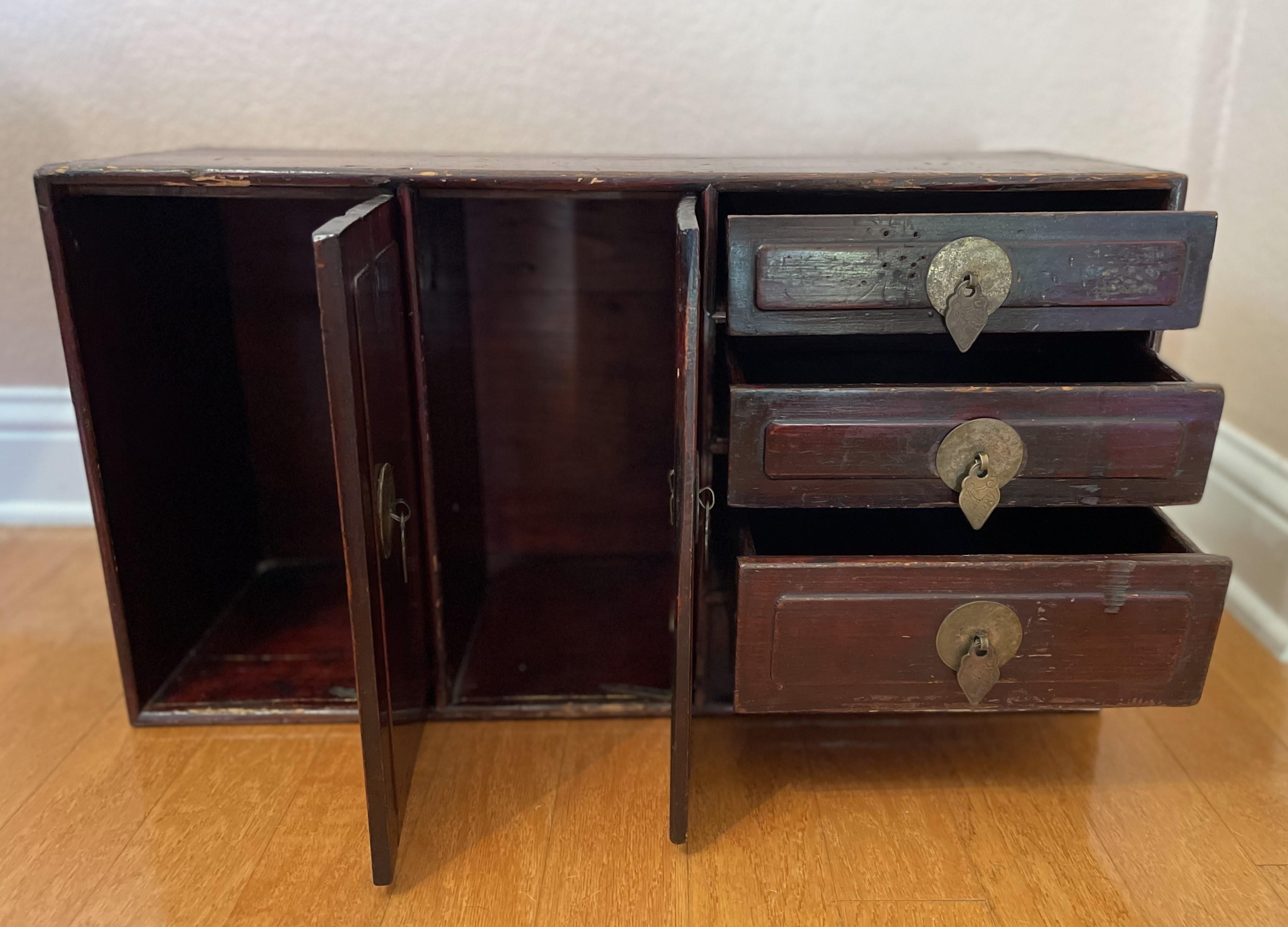 Early 20th-Century Antique Japanese Table-Top Tansu For Sale 2