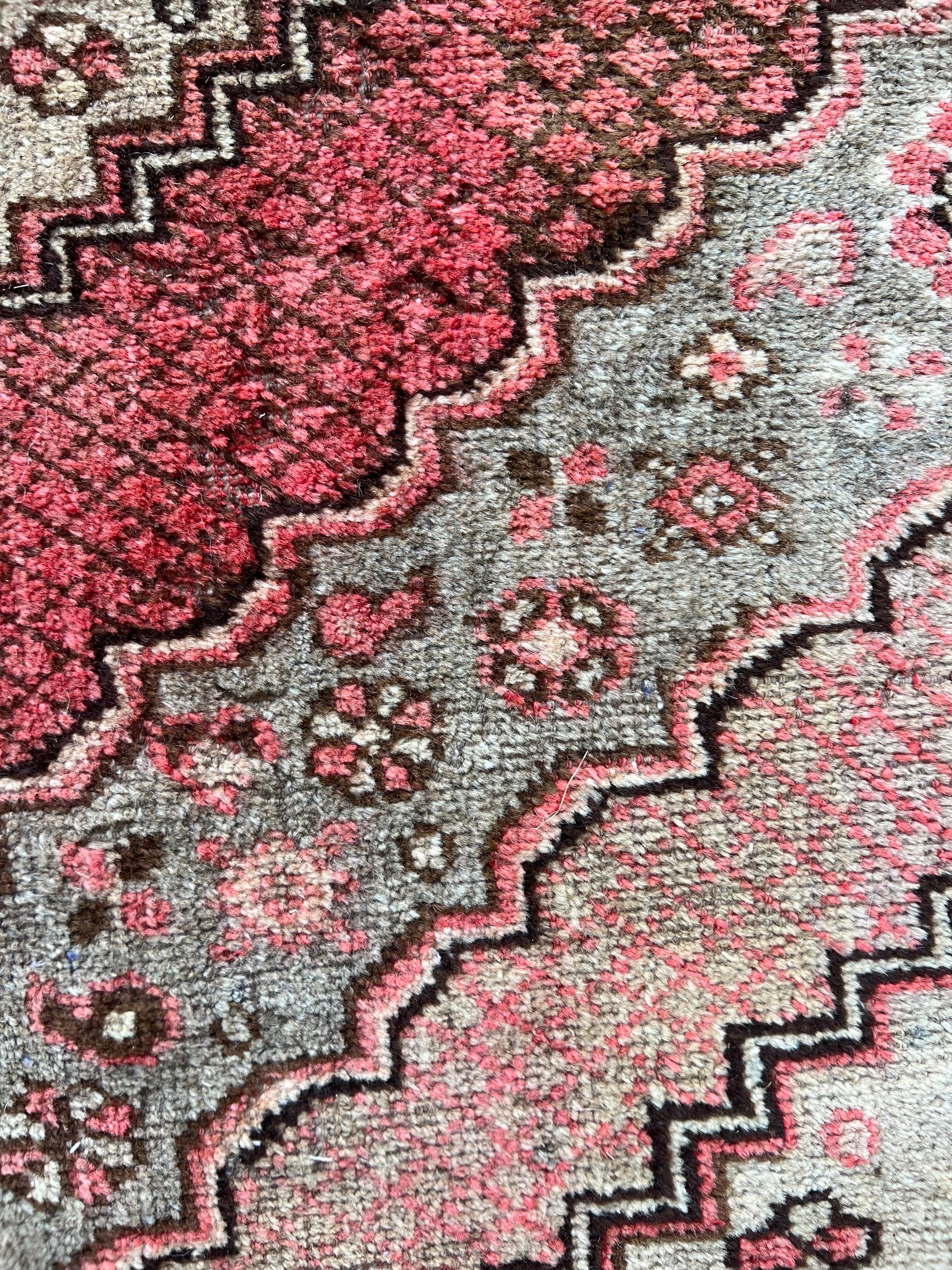 Early 20th Century Antique Khotan Hand Knotted Wool Rug, with Pink Abrash, 1910 For Sale 6