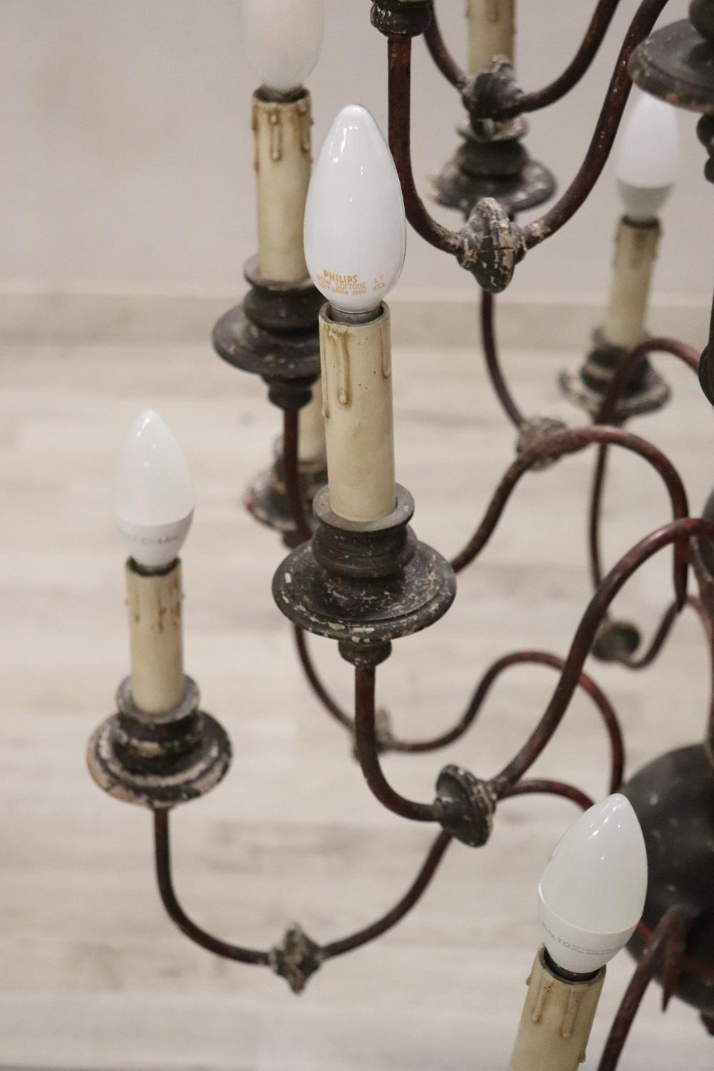 Early 20th Century Antique Larg Chandelier in Wood and Iron, 24 Bulbs For Sale 6