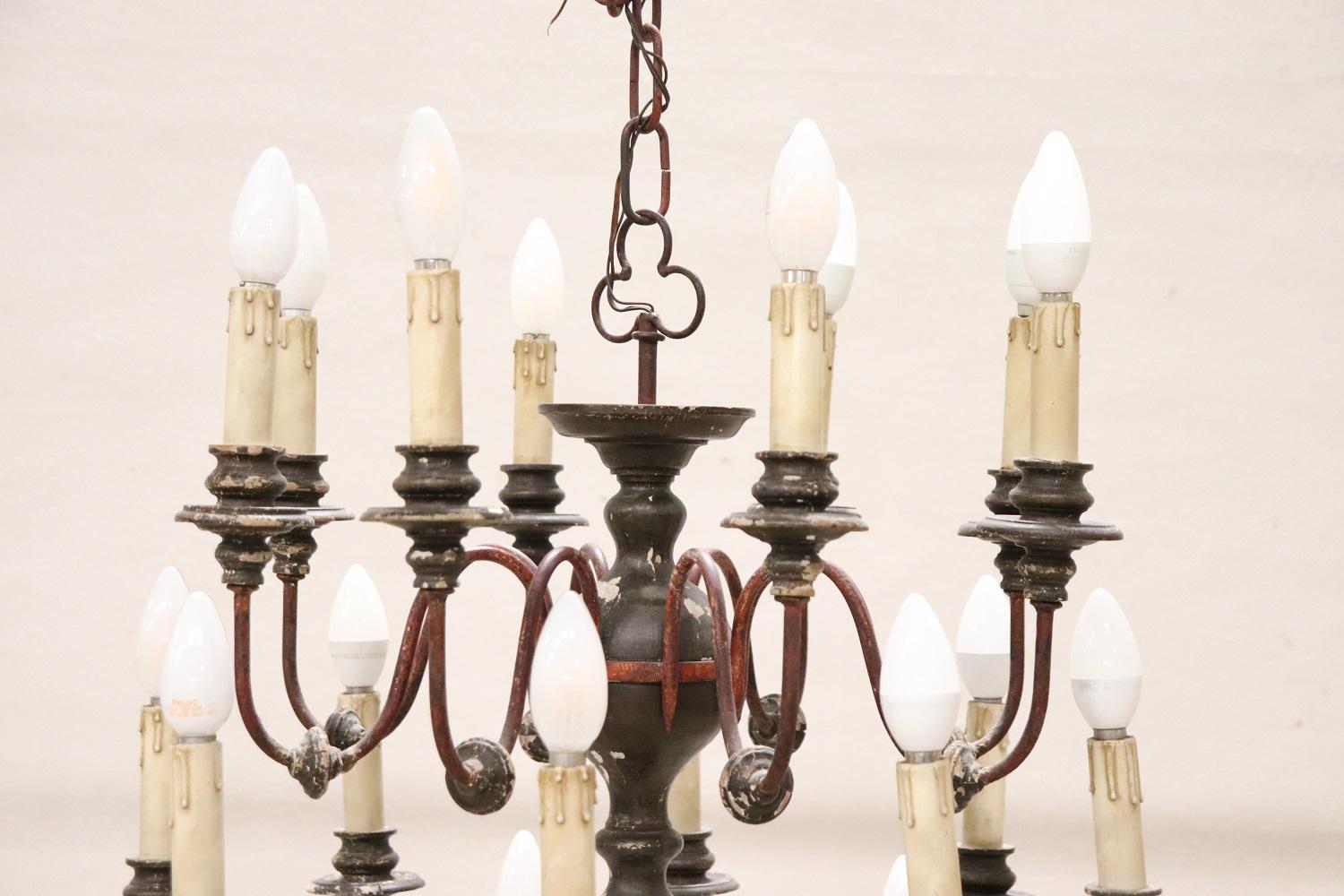 Italian Early 20th Century Antique Larg Chandelier in Wood and Iron, 24 Bulbs For Sale