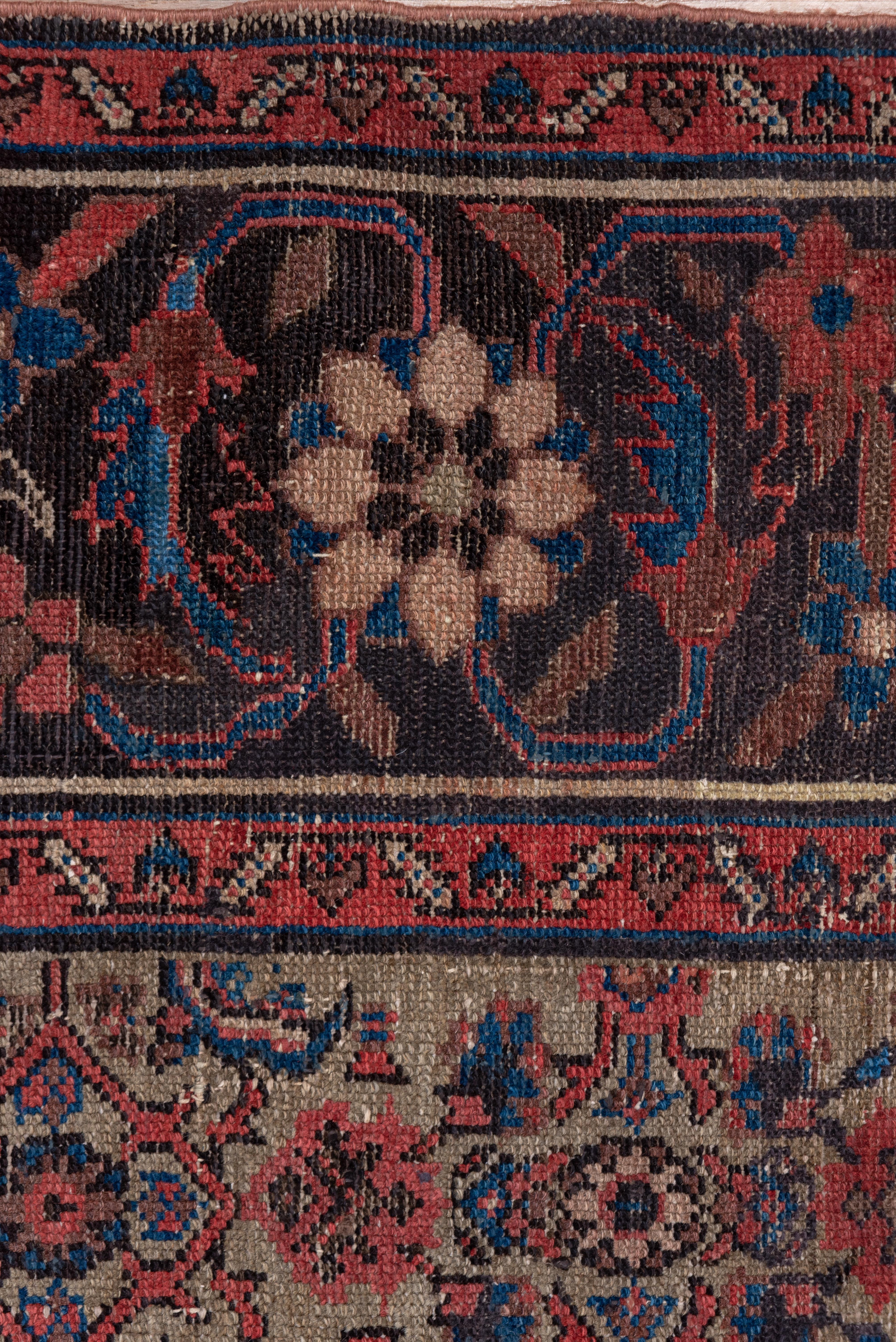 Early 20th Century Antique Malayer Carpet In Good Condition For Sale In New York, NY