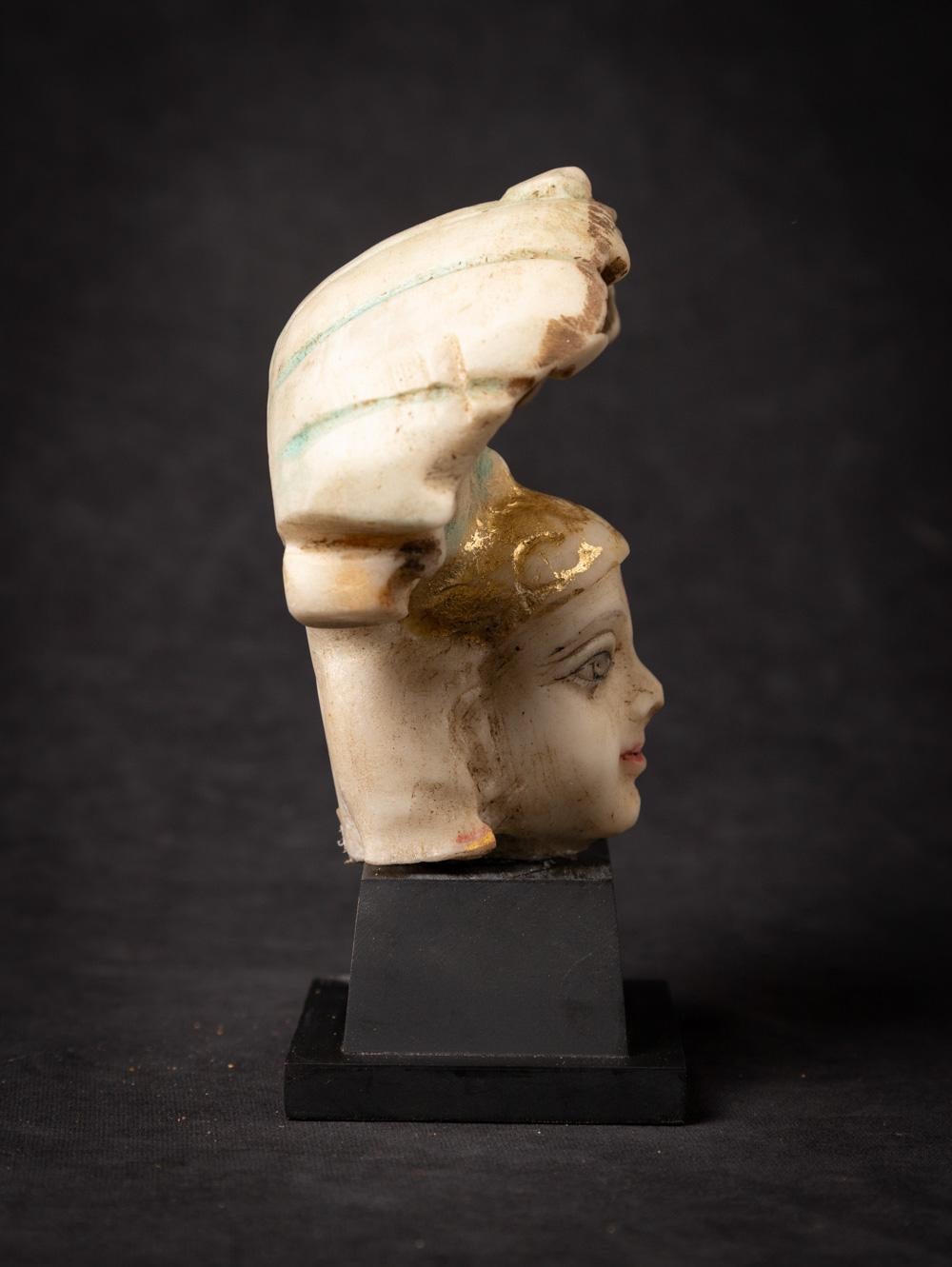Early 20th century Antique marble fragment from Jain statue from India In Good Condition In DEVENTER, NL
