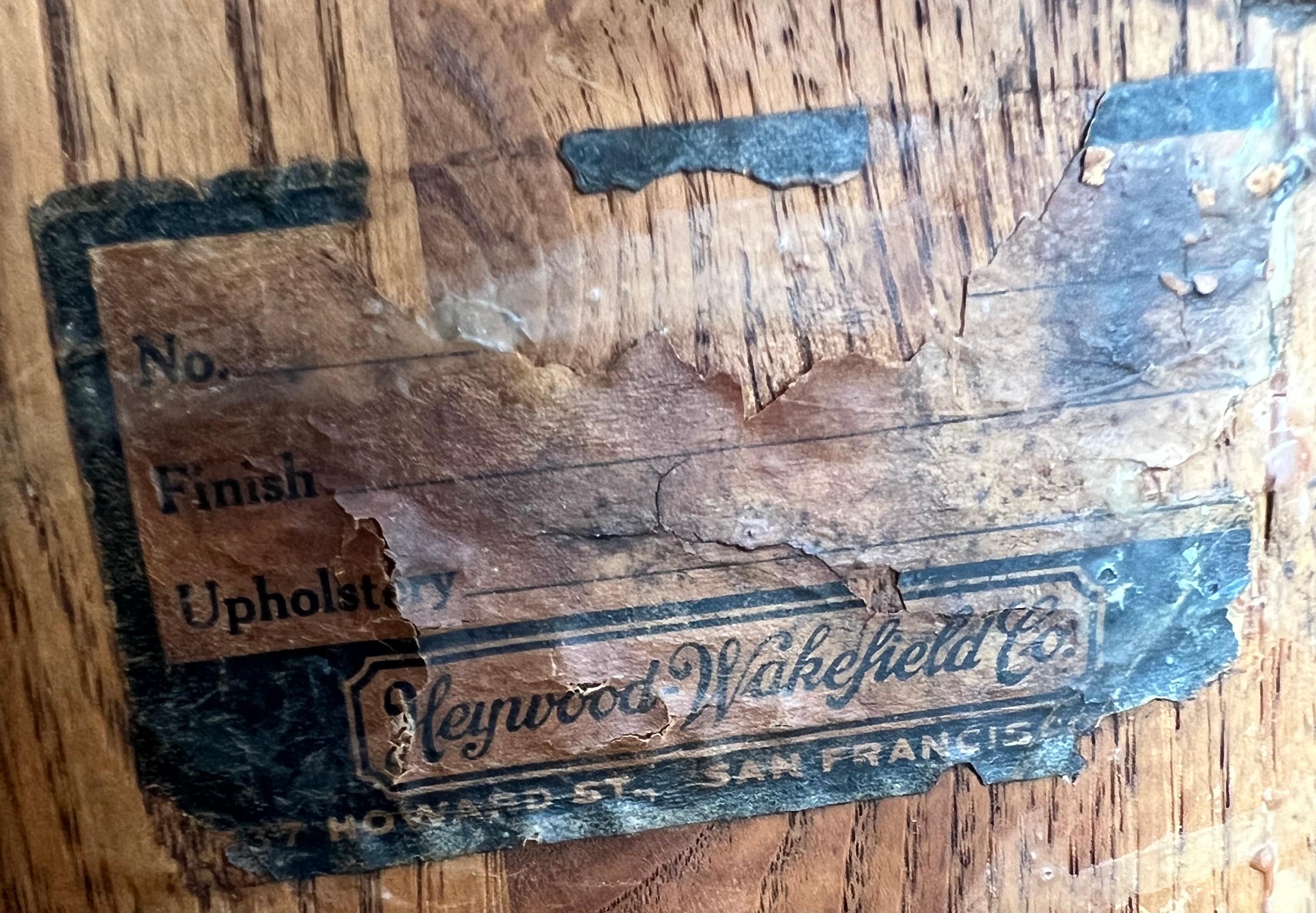 Début du 20ème siècle, chaises de capitaine en bois de chêne, avec dossier en tonneau, dépareillées. 3