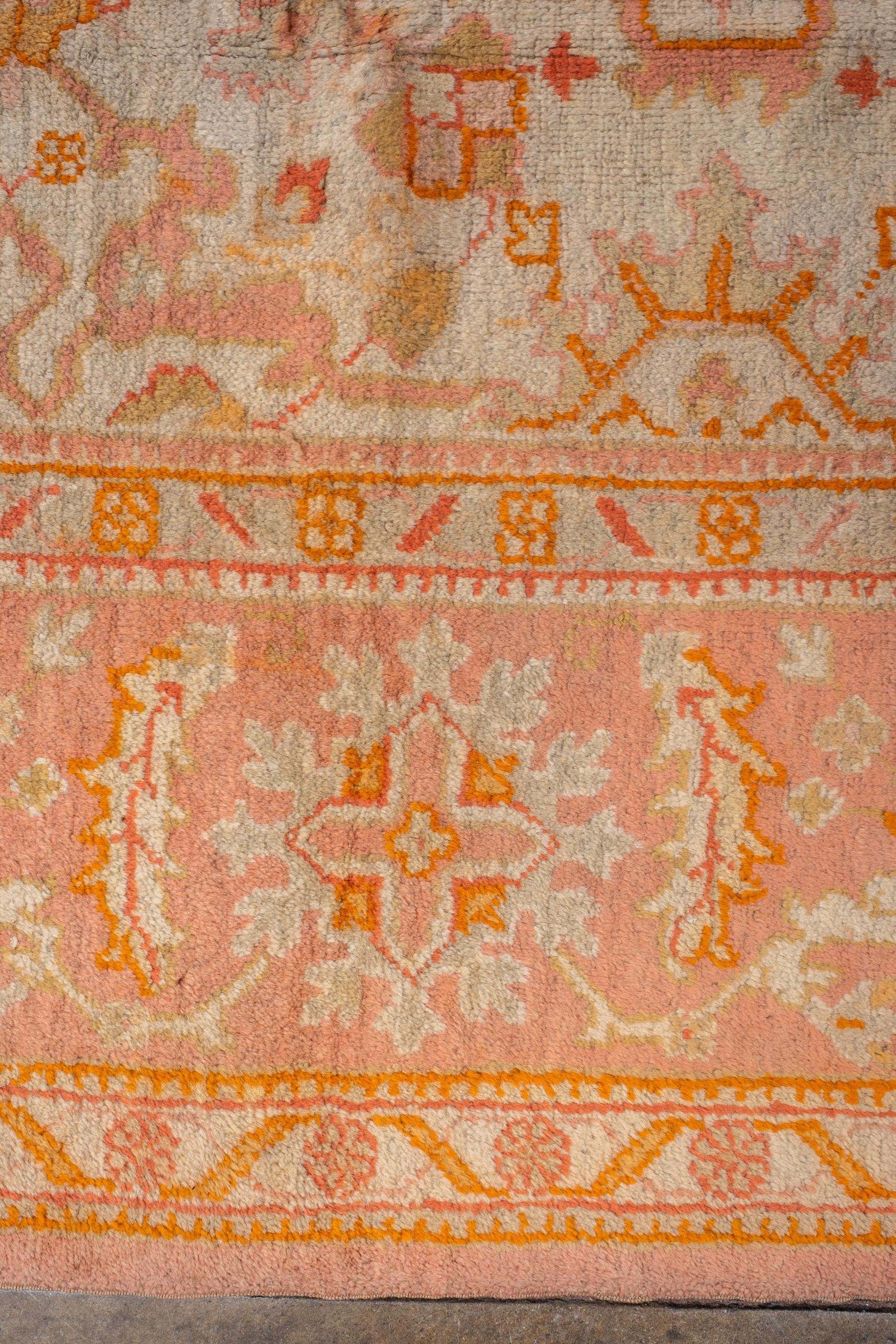Early 20th Century Antique Oushak Rug with Elegant Colors In Good Condition For Sale In New York, NY